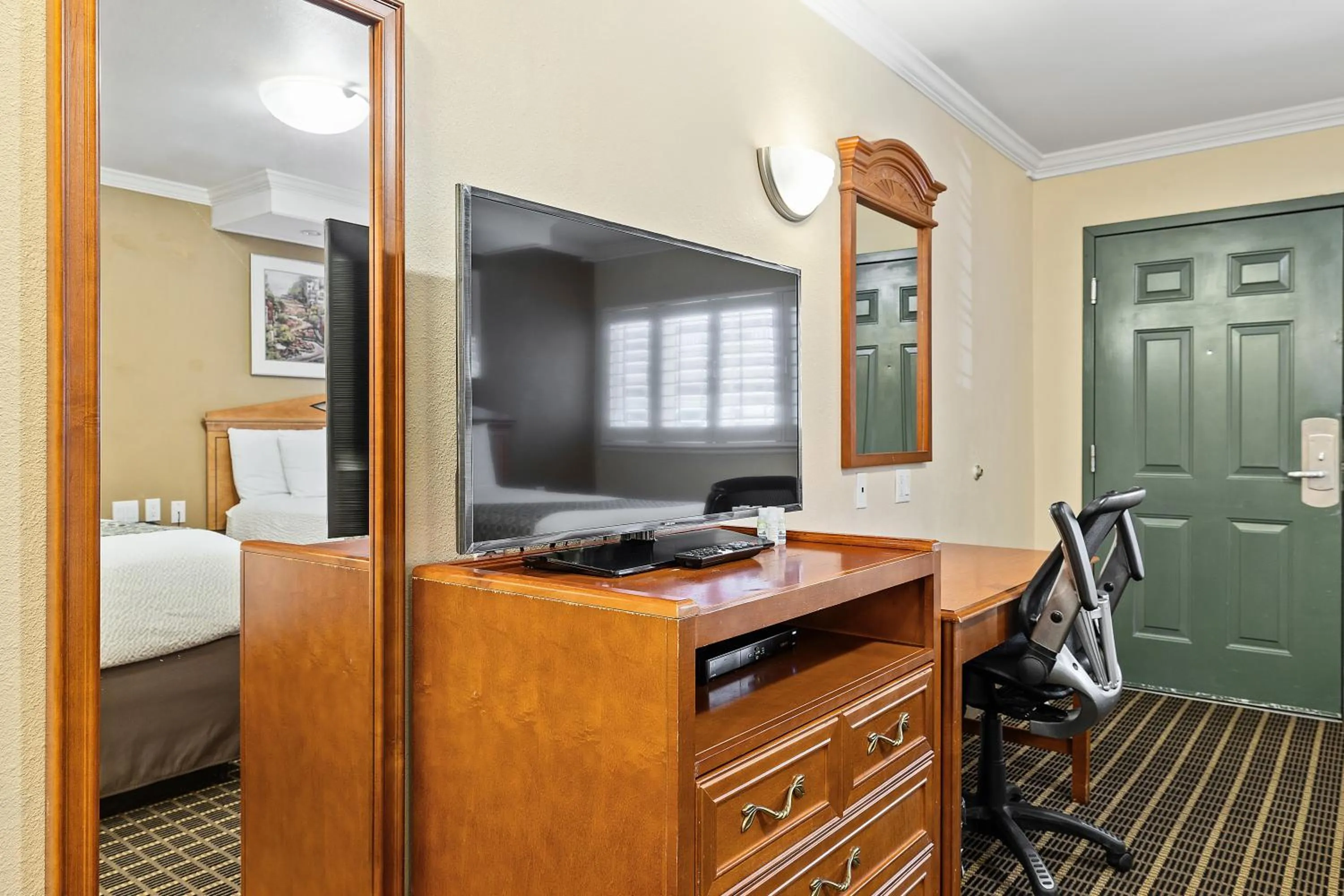 Bed in Alexis Park San Francisco