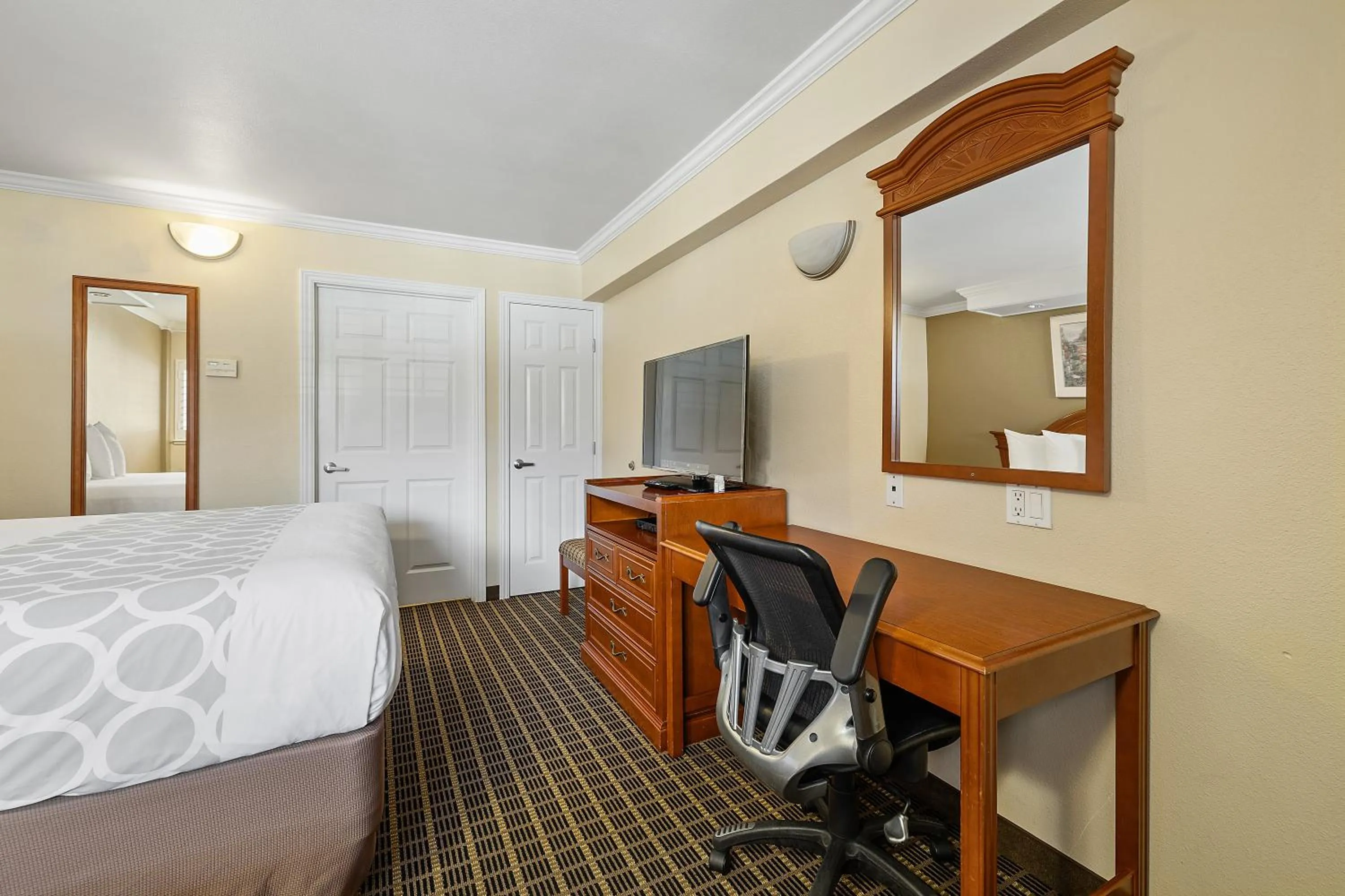 Bed in Alexis Park San Francisco