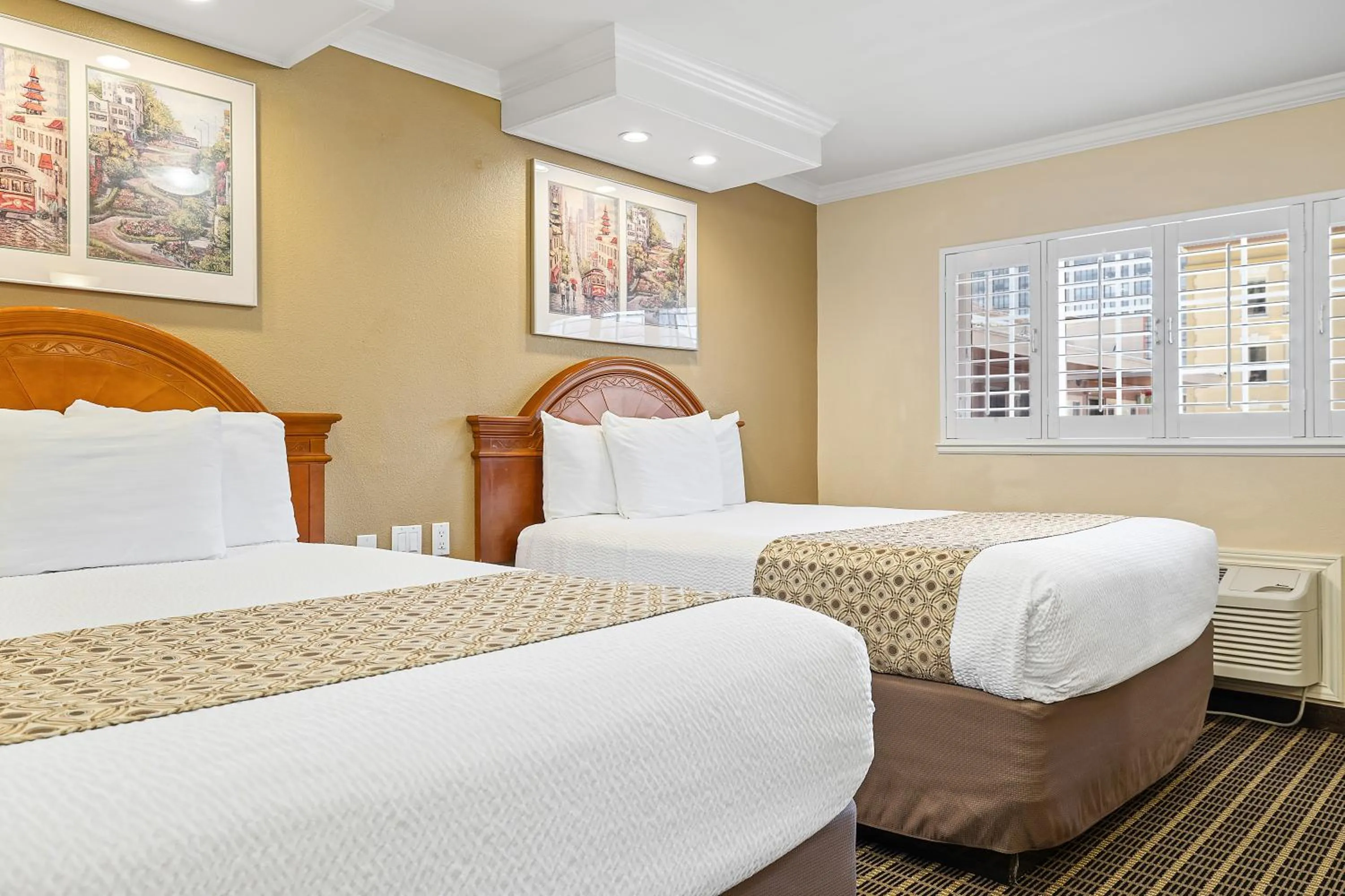 Bed in Alexis Park San Francisco