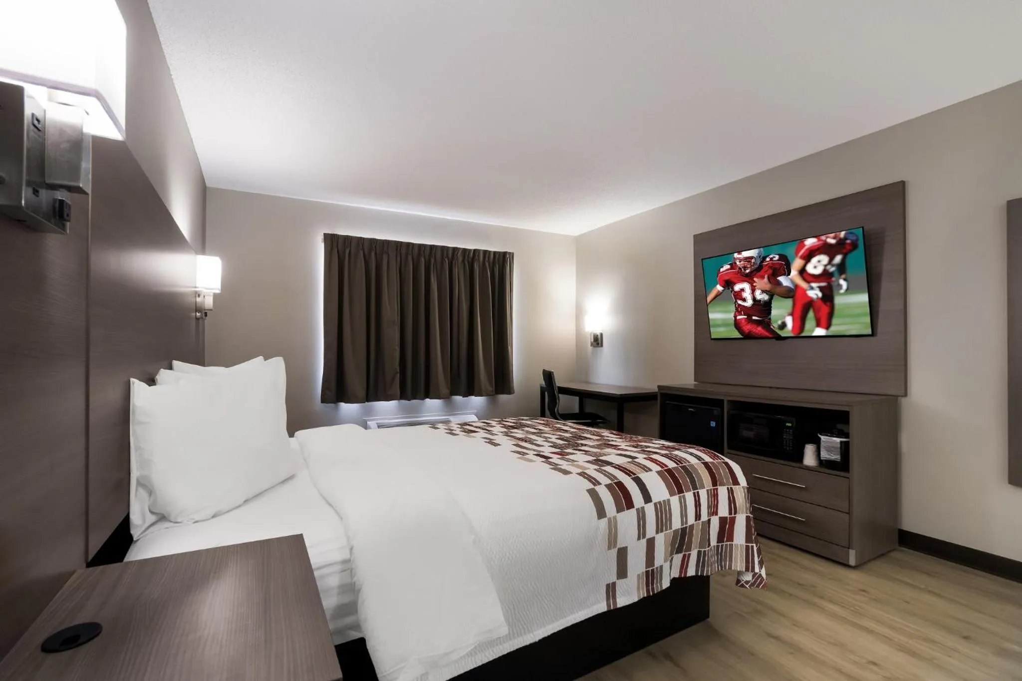 Deluxe Queen Room Non-Smoking in Super 8 by Wyndham Marston