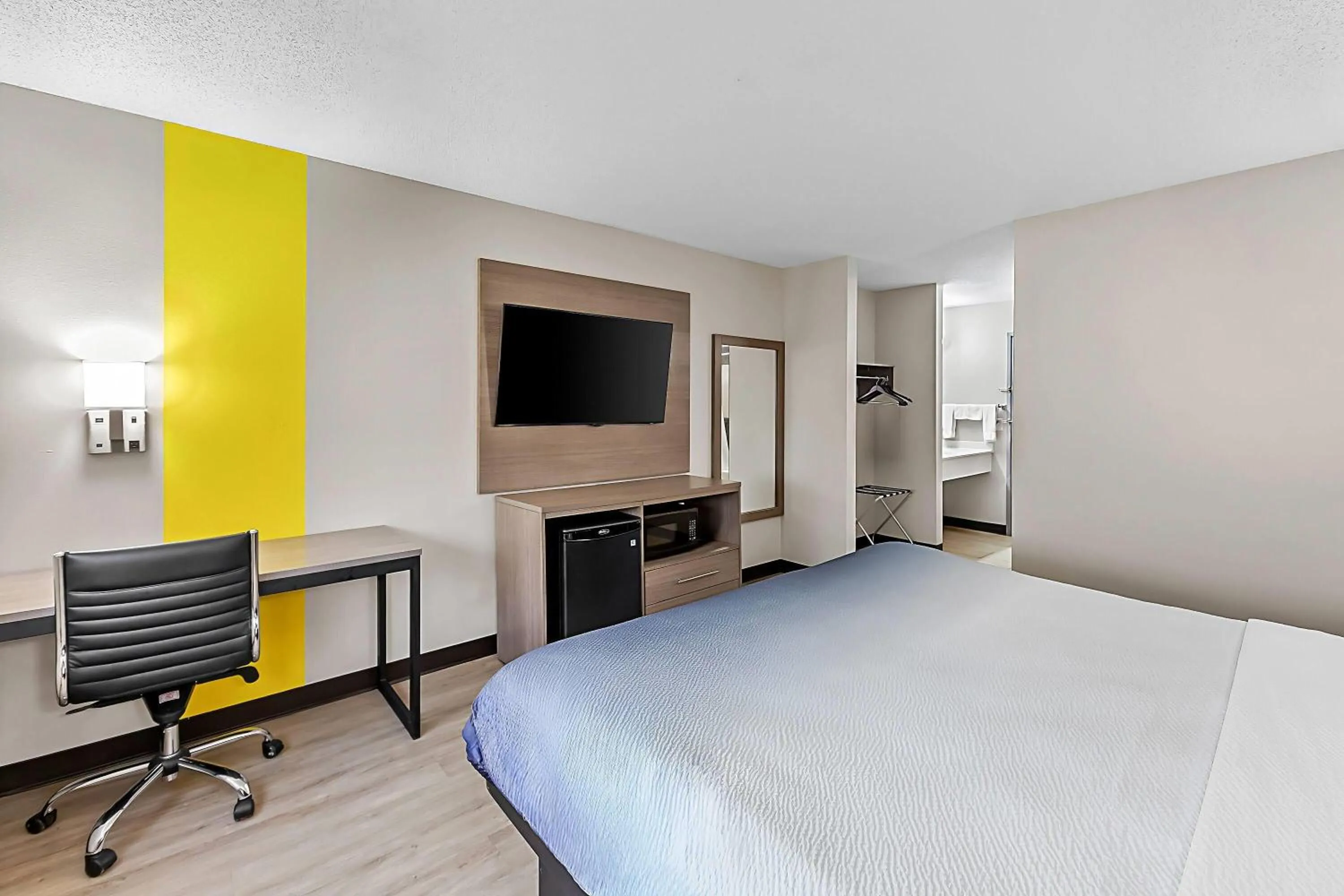 Bed in Super 8 by Wyndham Marston