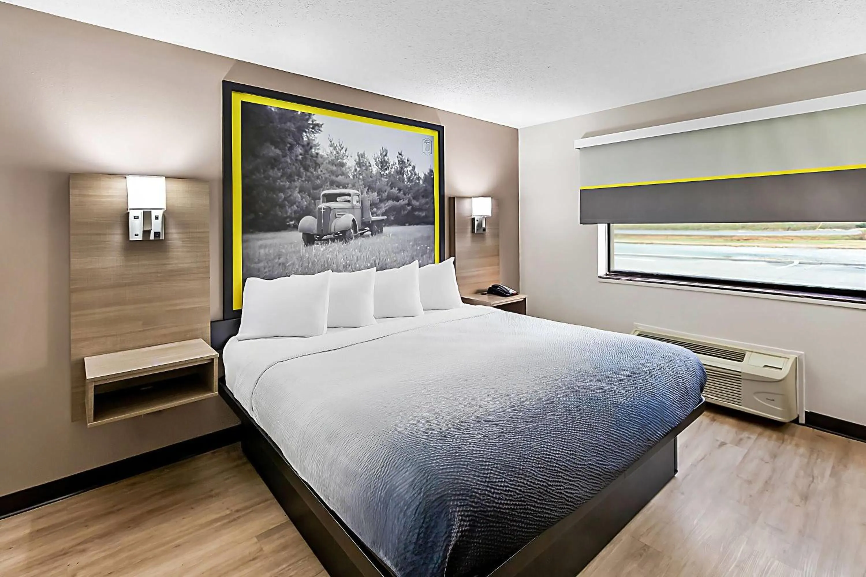 Bed in Super 8 by Wyndham Marston