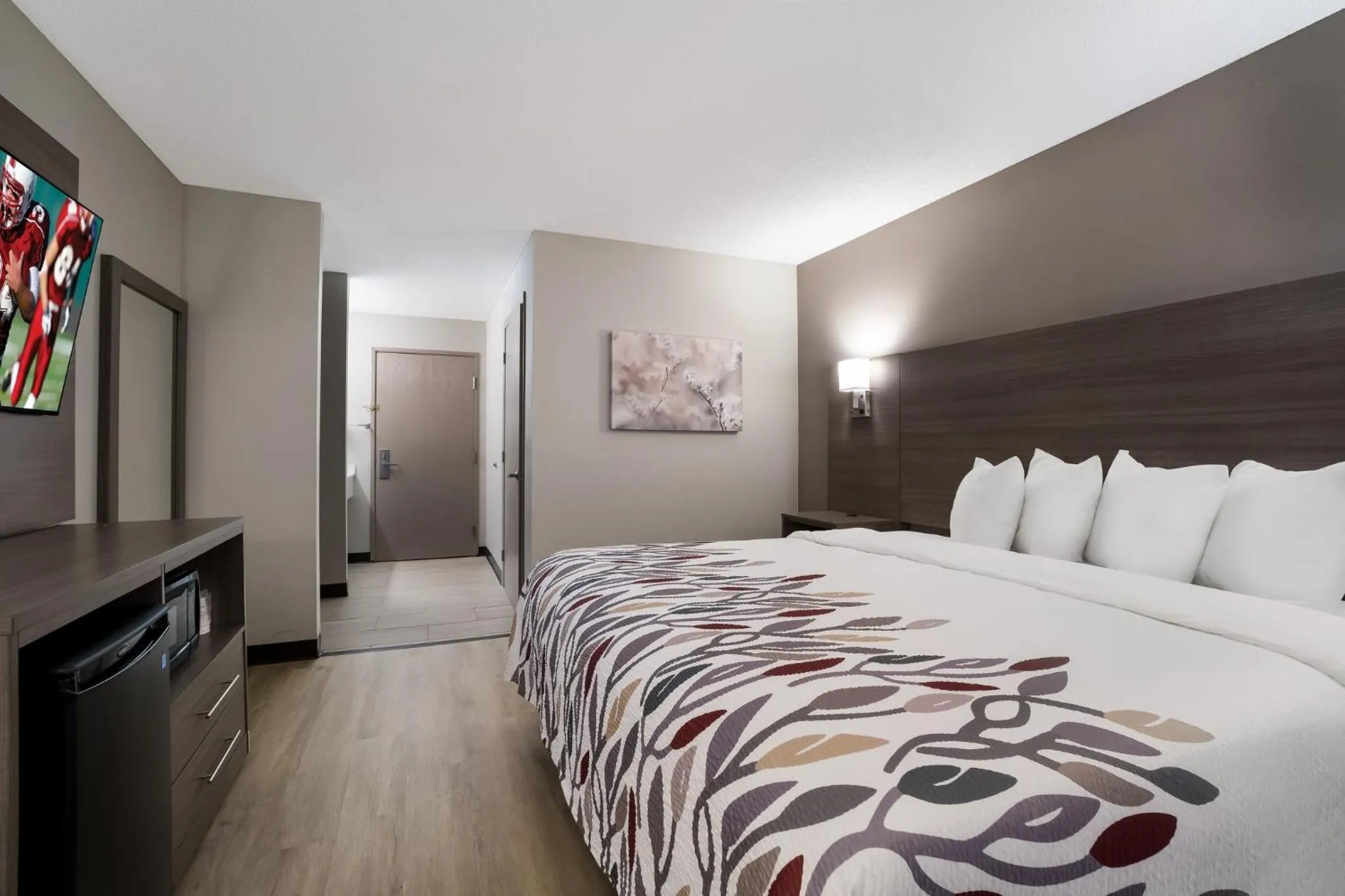 Deluxe King Room Disability Accessible Non-Smoking in Super 8 by Wyndham Marston