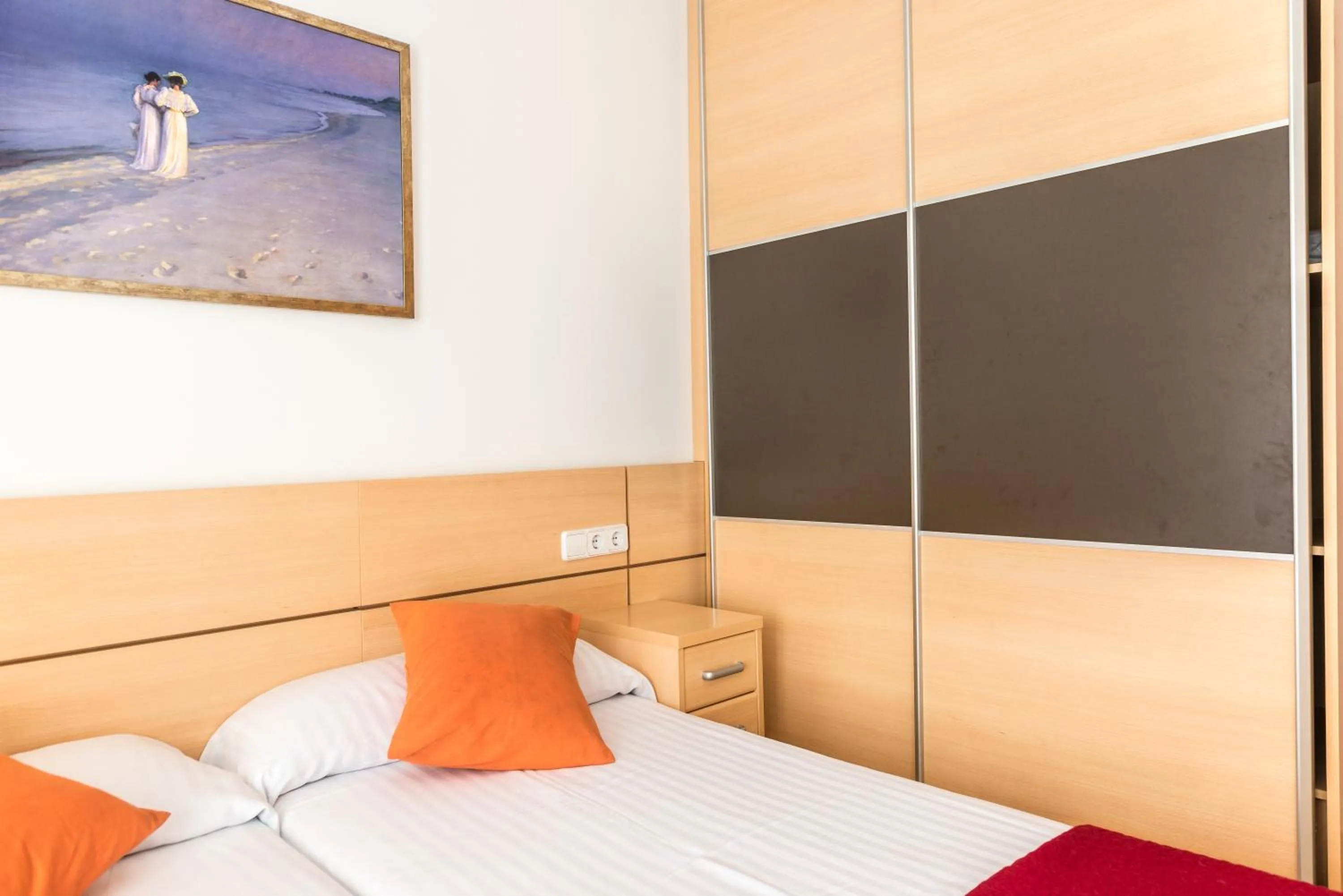 Decorative detail, Bed in Apartamentos Navas 2