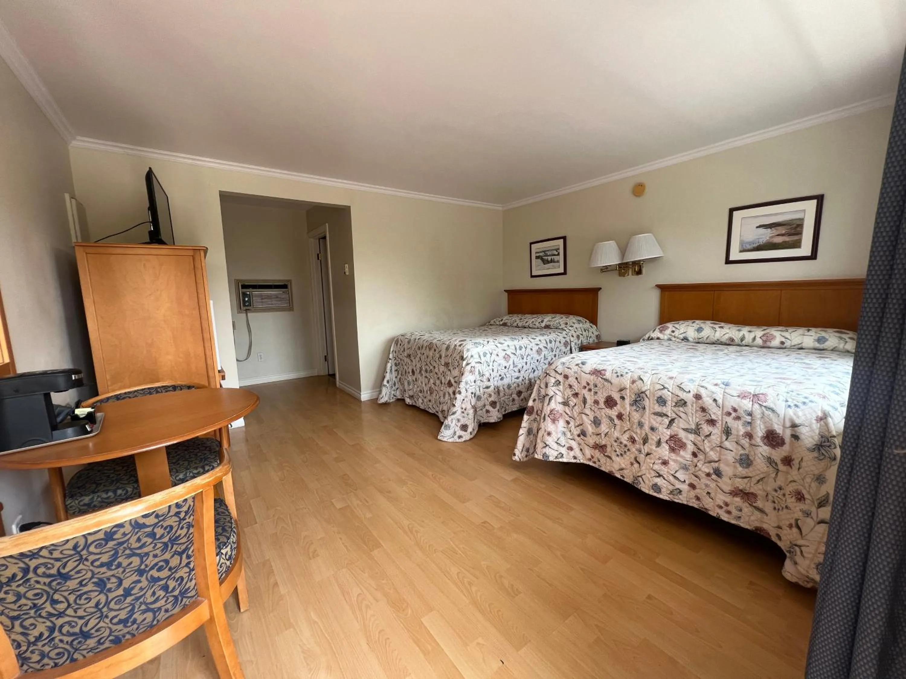 Bedroom, Bed in The Cavendish Motel