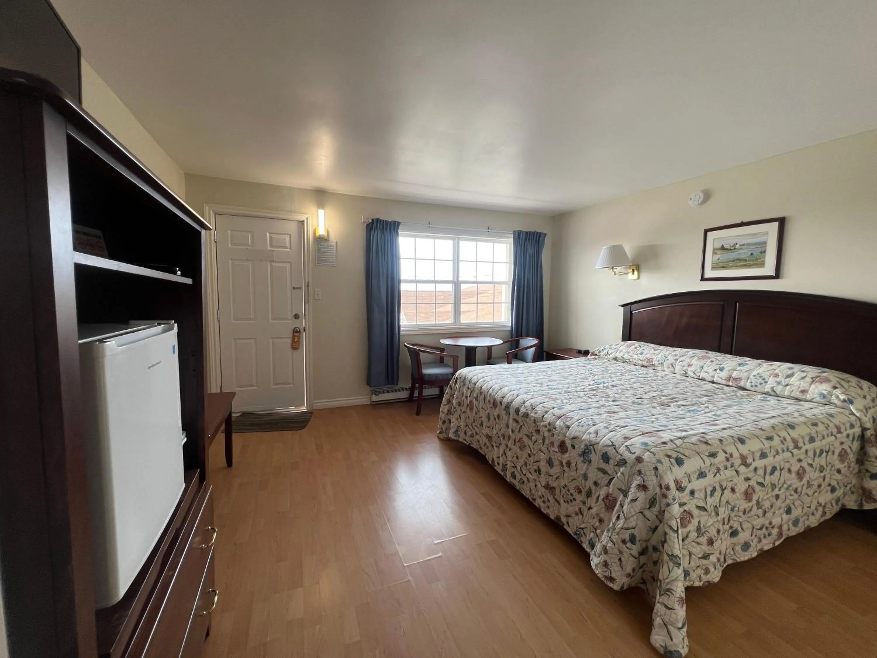 Photo of the whole room, Bed in The Cavendish Motel