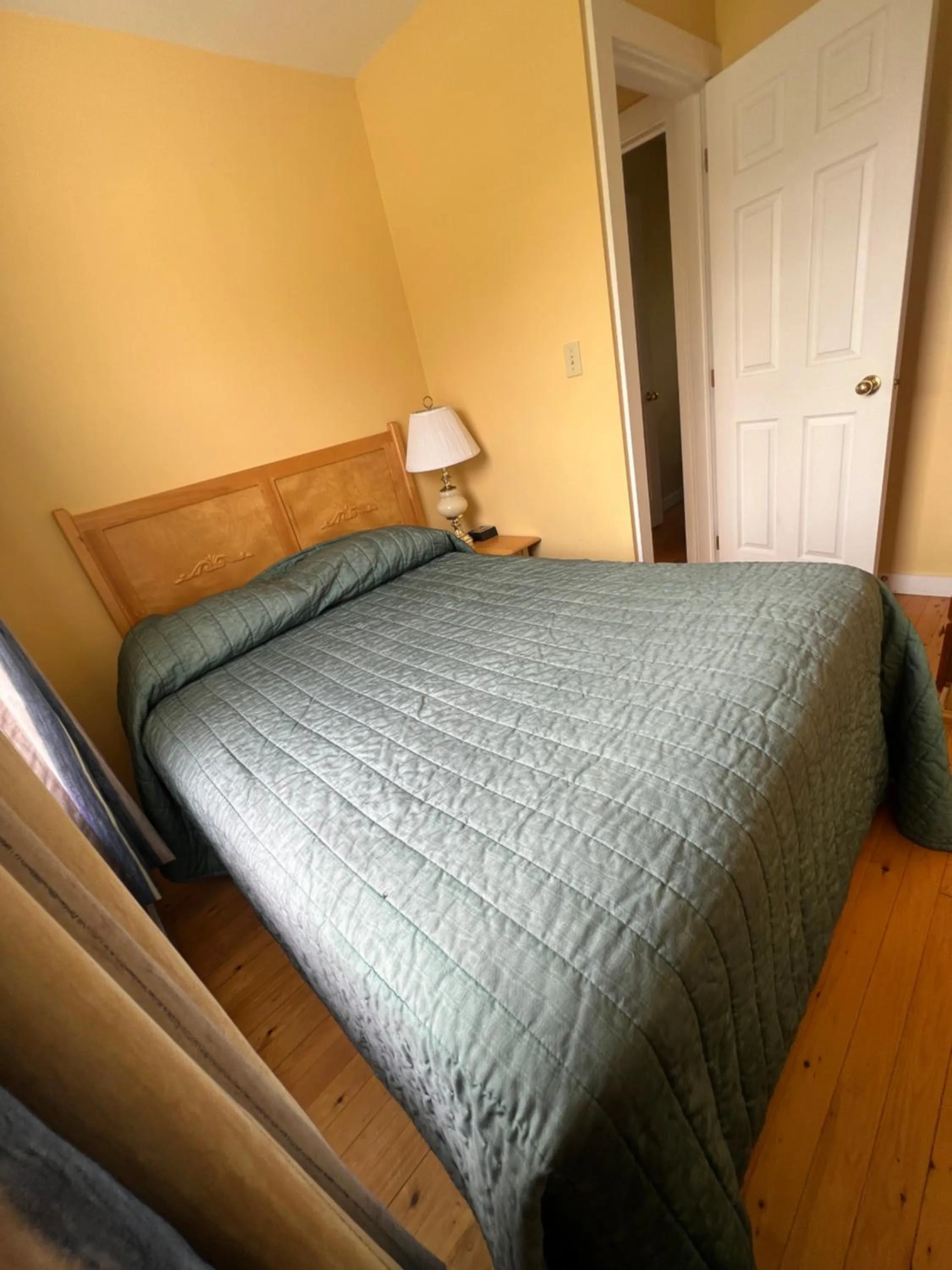 Bedroom, Bed in The Cavendish Motel