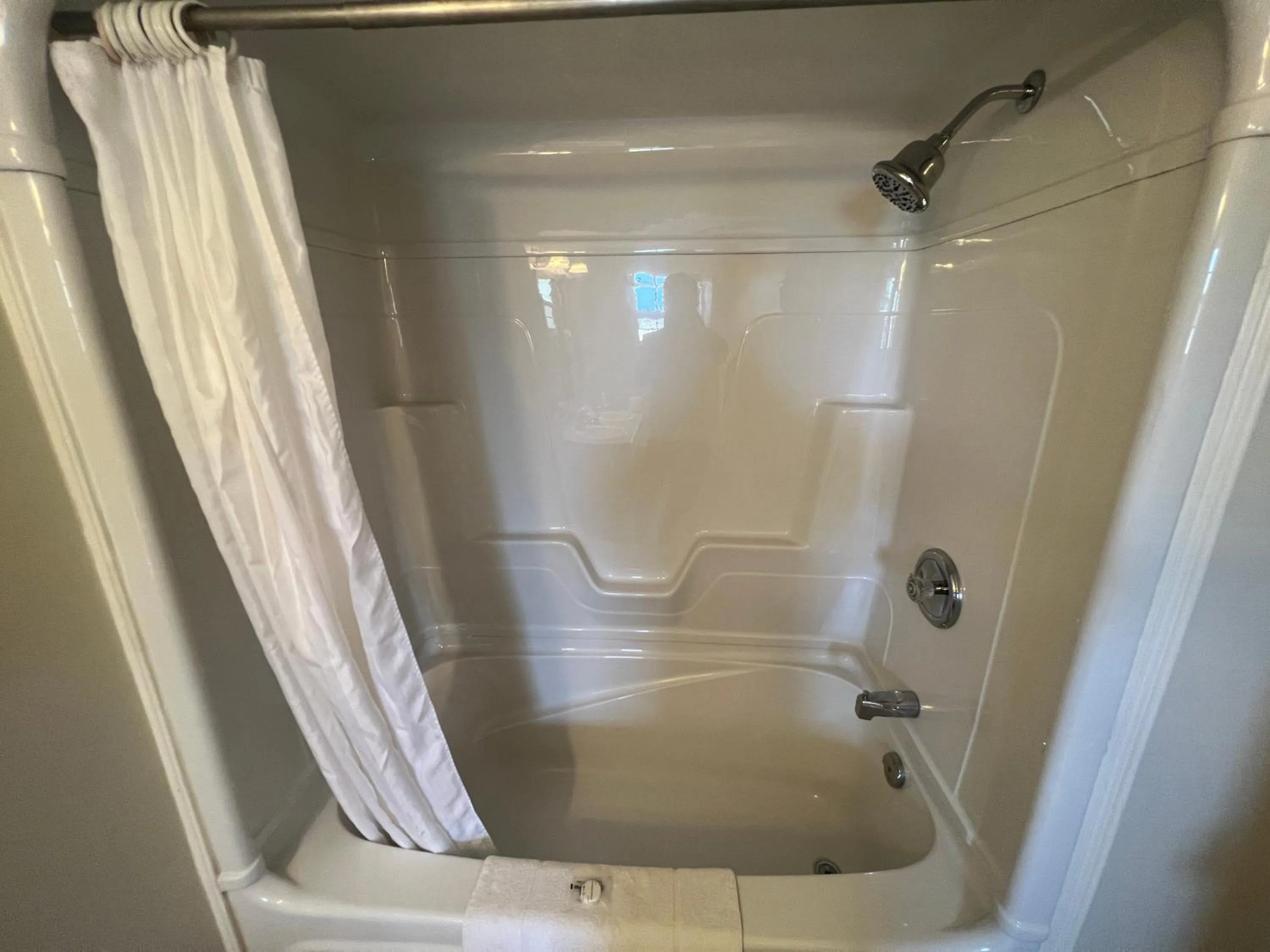 Shower in The Cavendish Motel