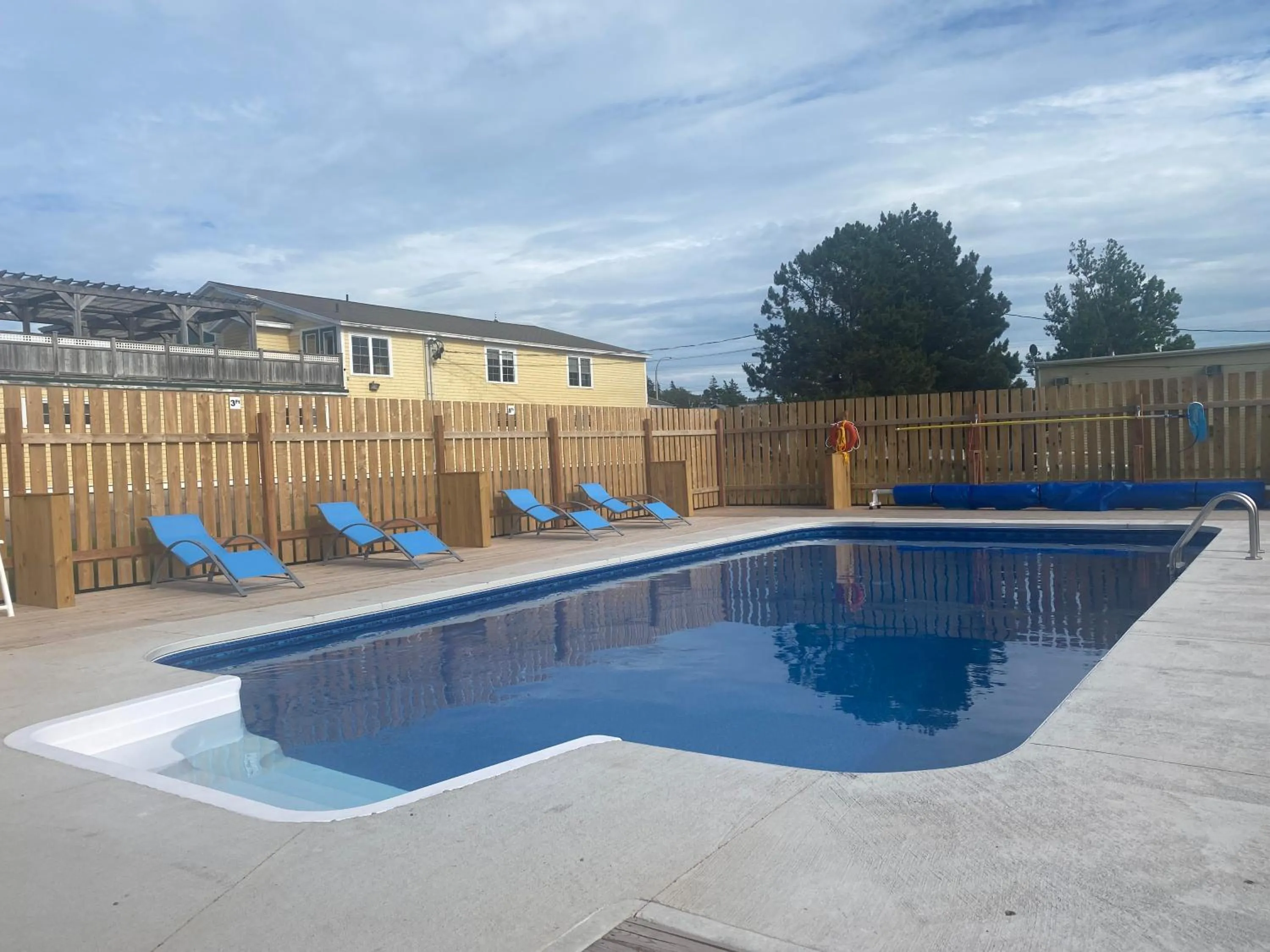 Swimming pool in The Cavendish Motel