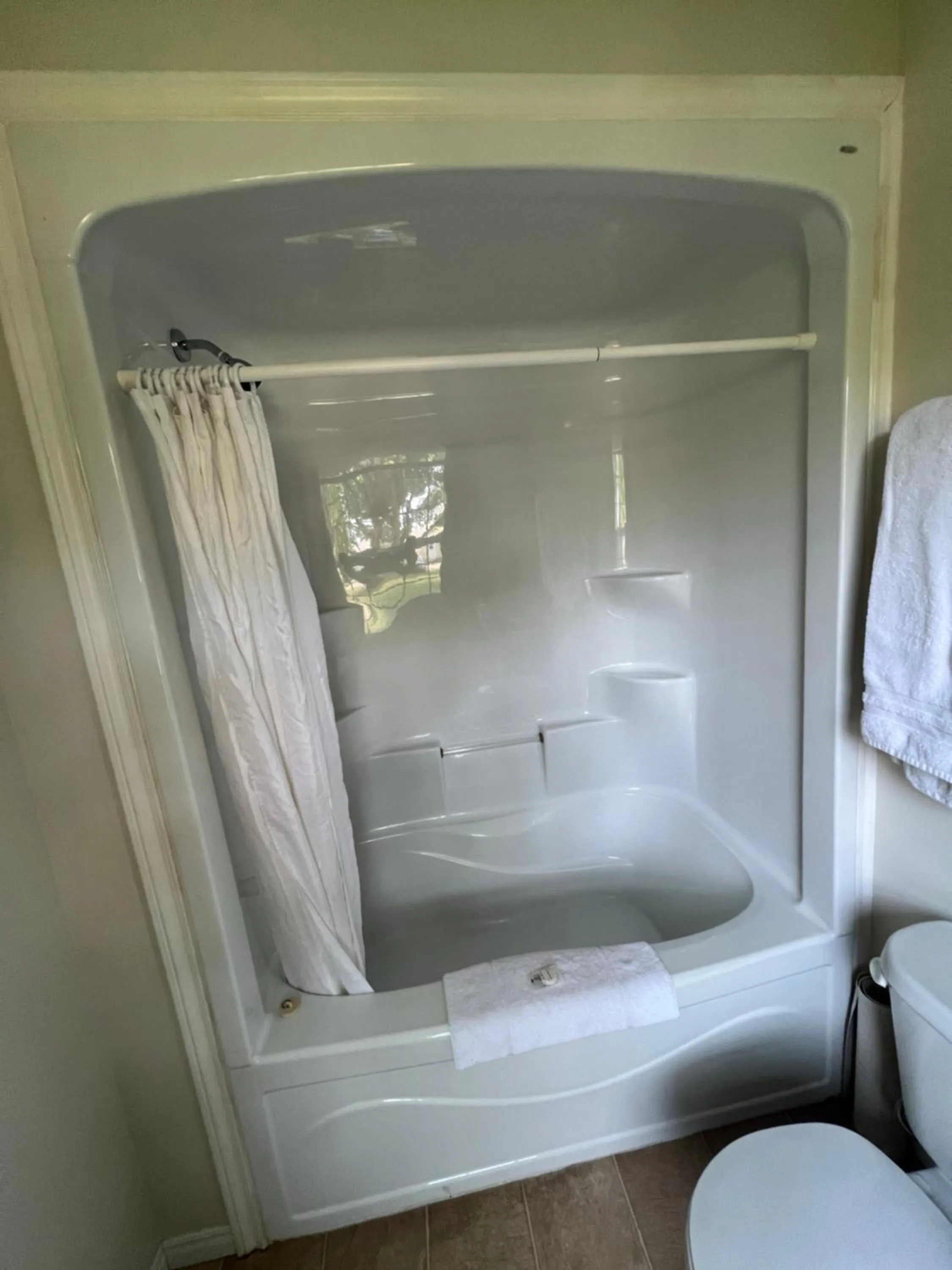 Shower in The Cavendish Motel