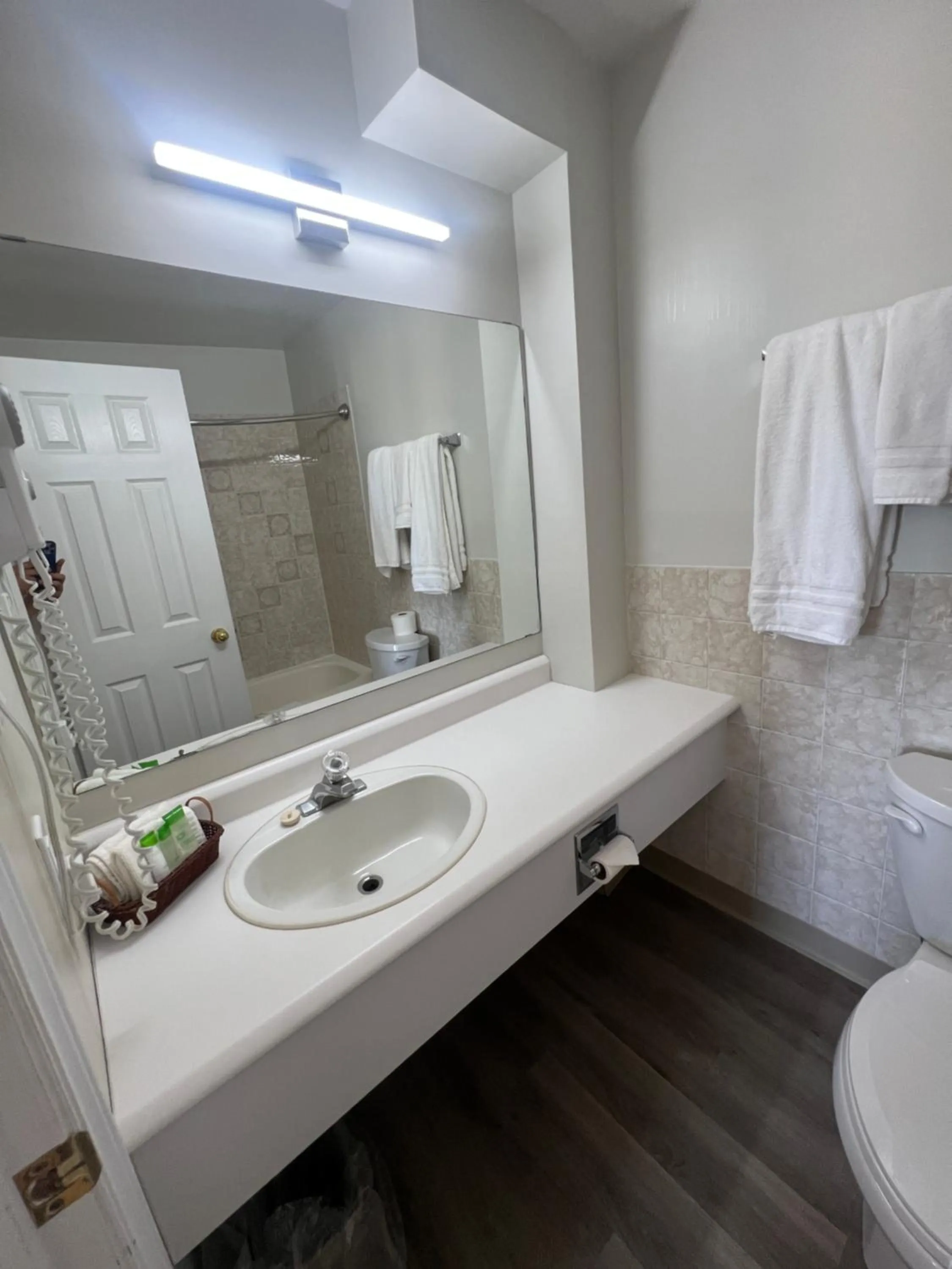 Bathroom in The Cavendish Motel