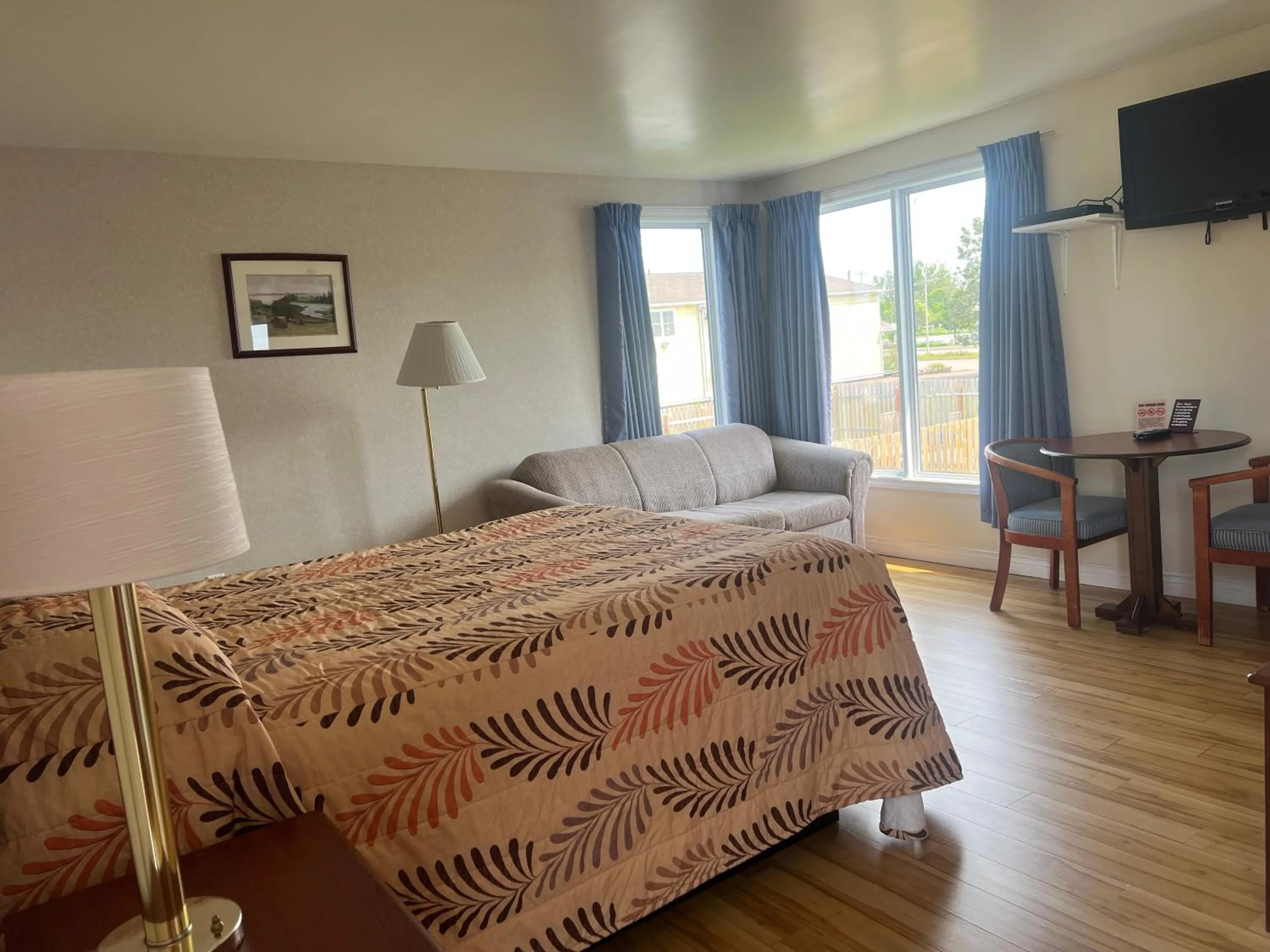 Photo of the whole room, Bed in The Cavendish Motel