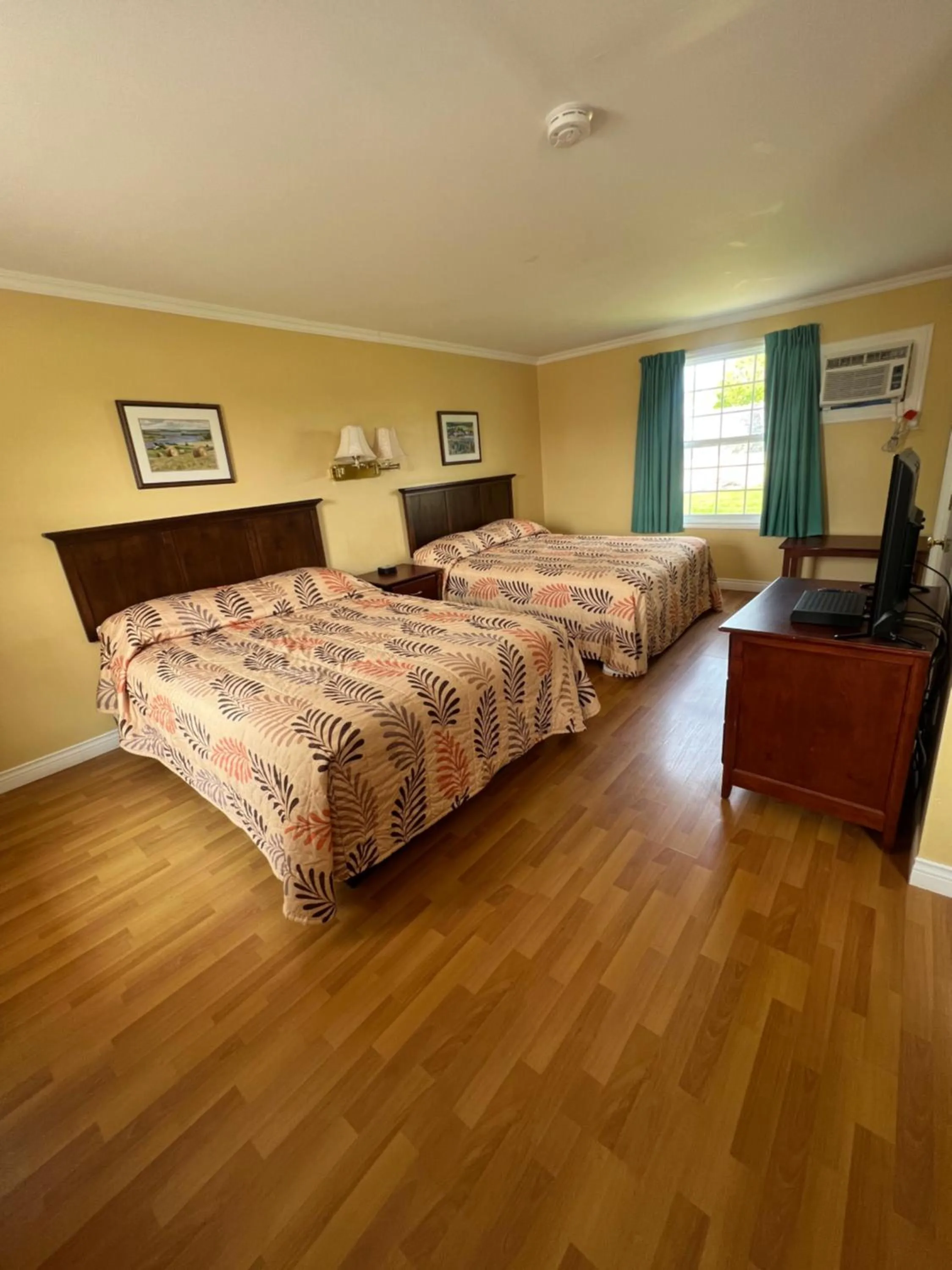 Bed in The Cavendish Motel