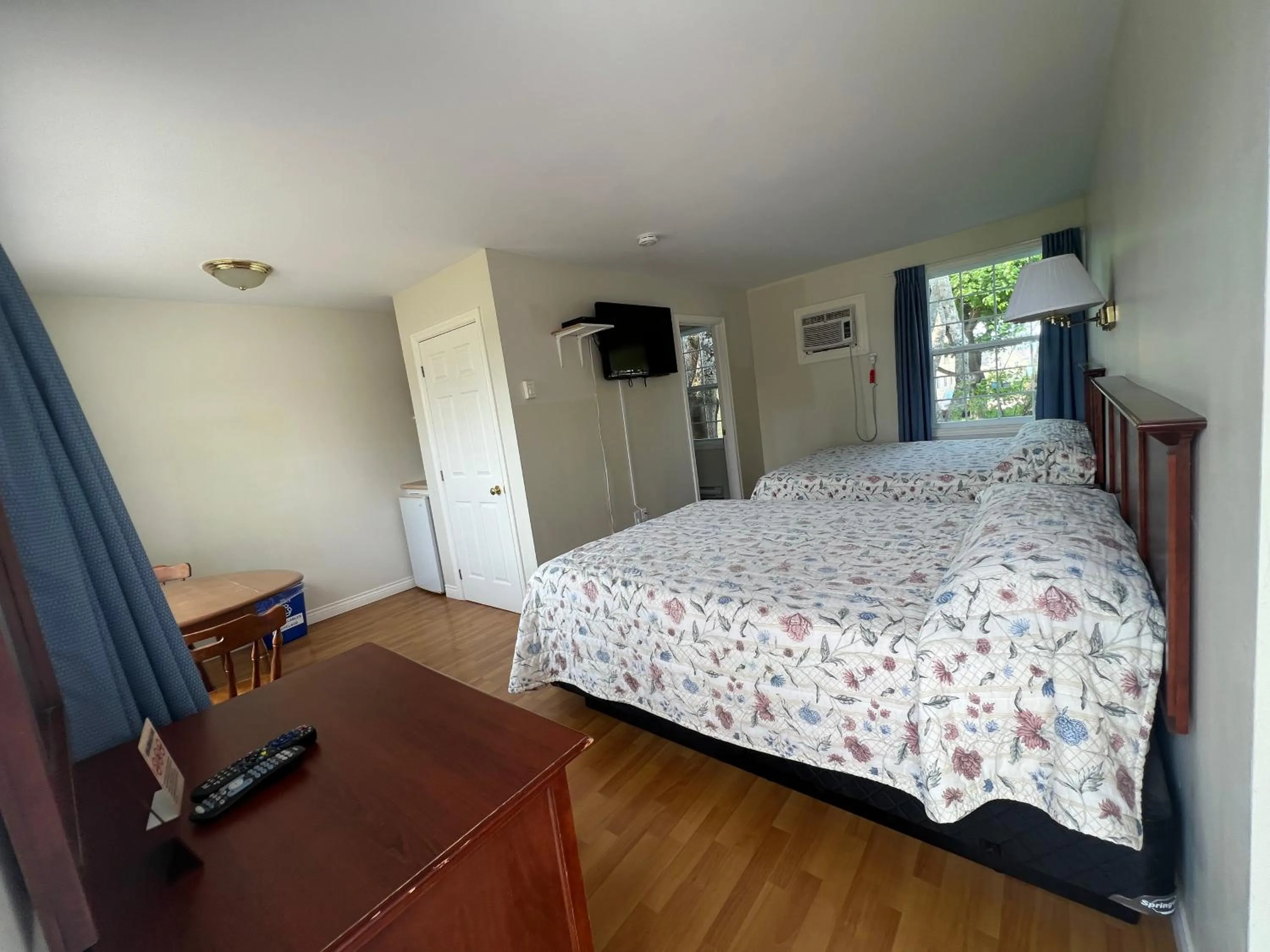 Bed in The Cavendish Motel