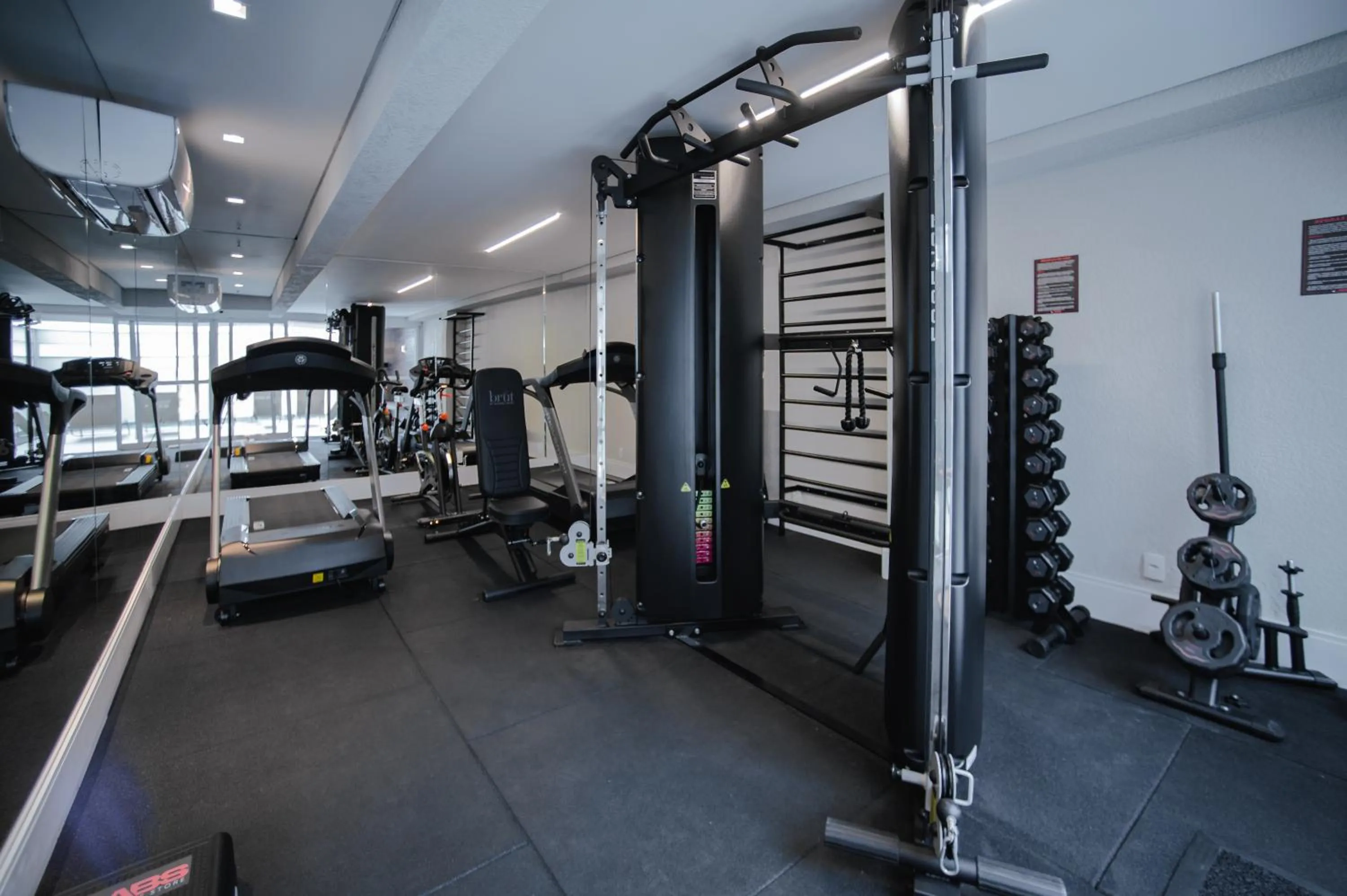 Fitness centre/facilities in Brut by Slaviero Hotéis