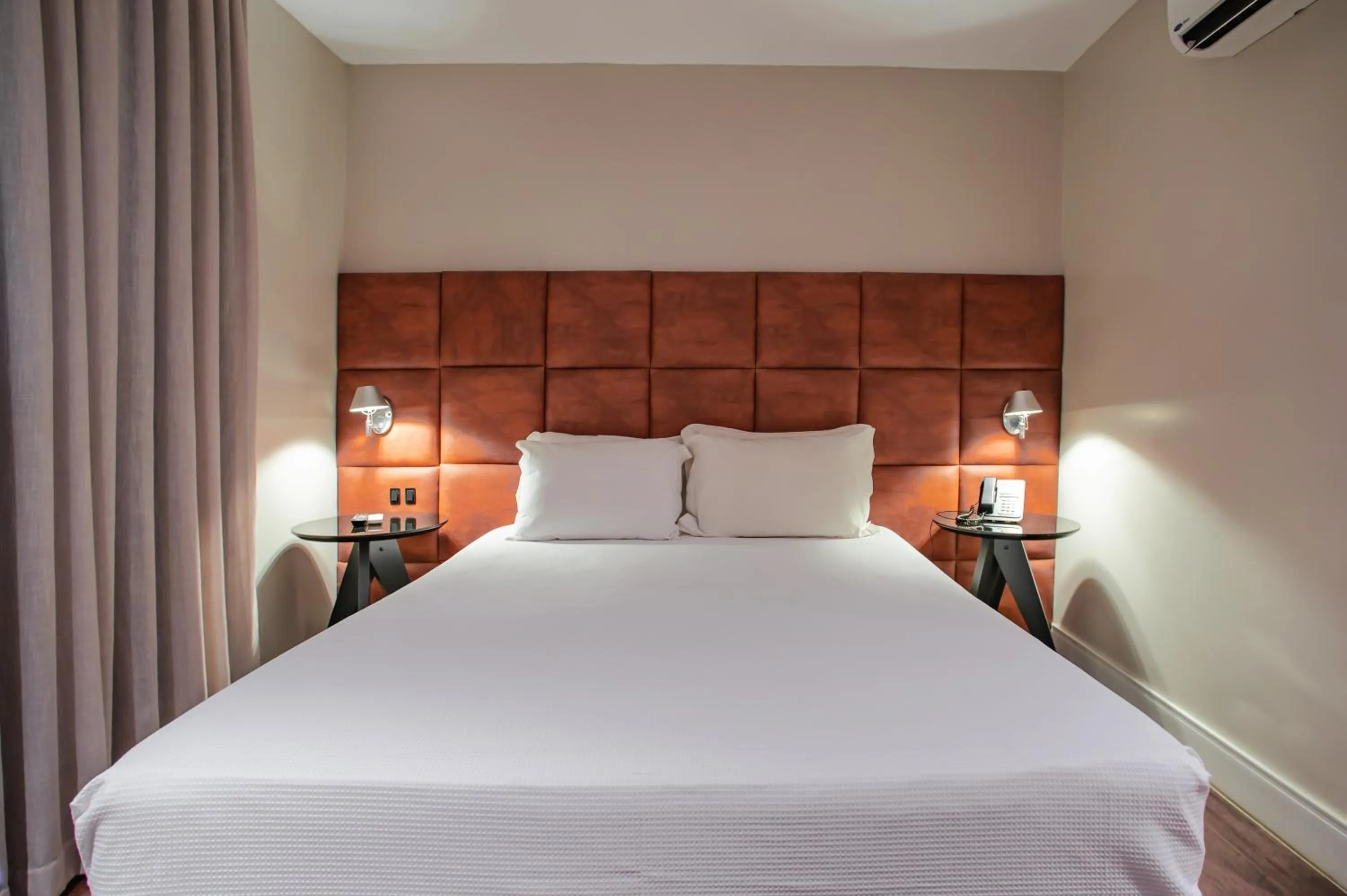 Bed in Brut by Slaviero Hotéis