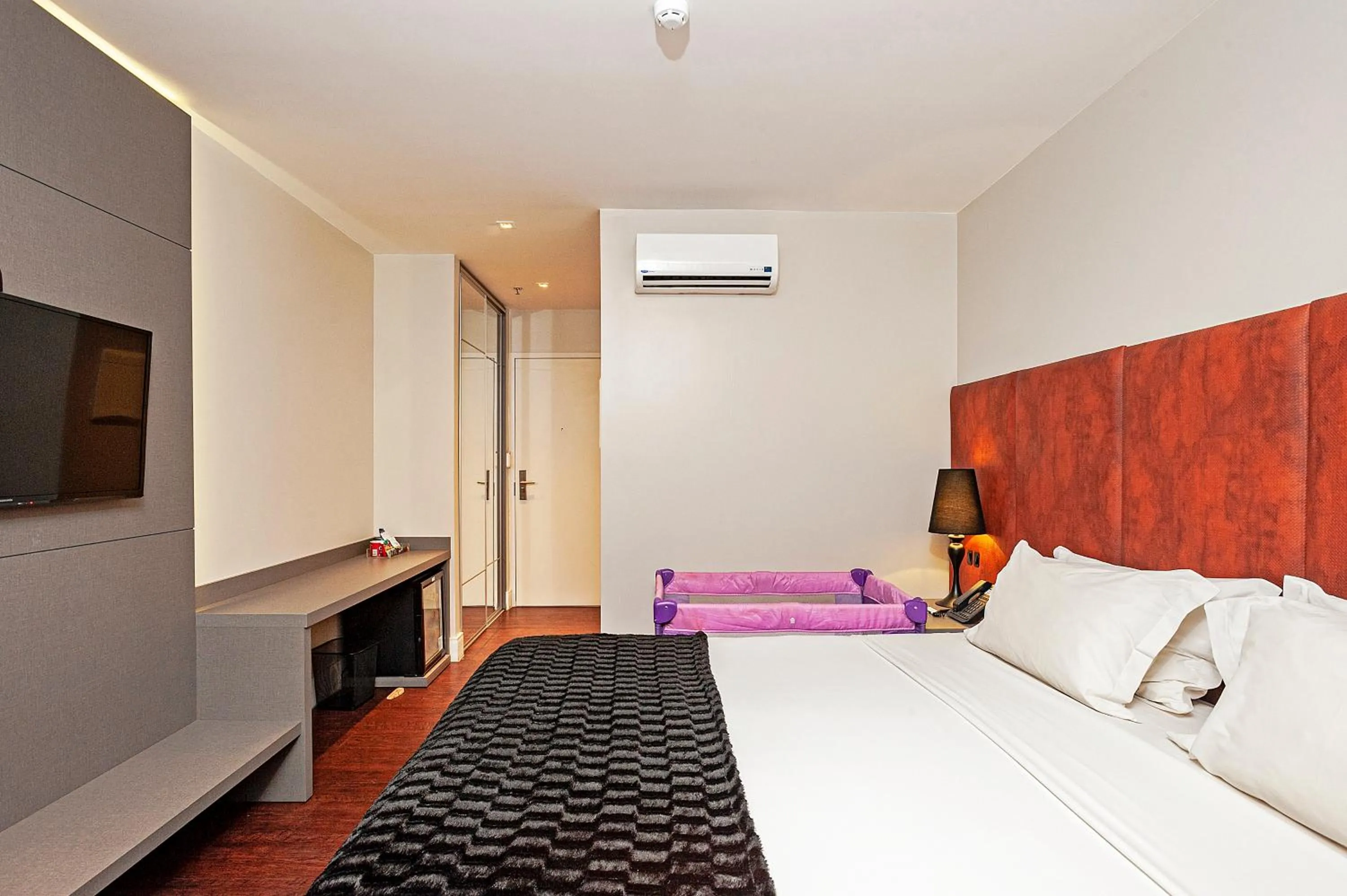 Bed in Brut by Slaviero Hotéis