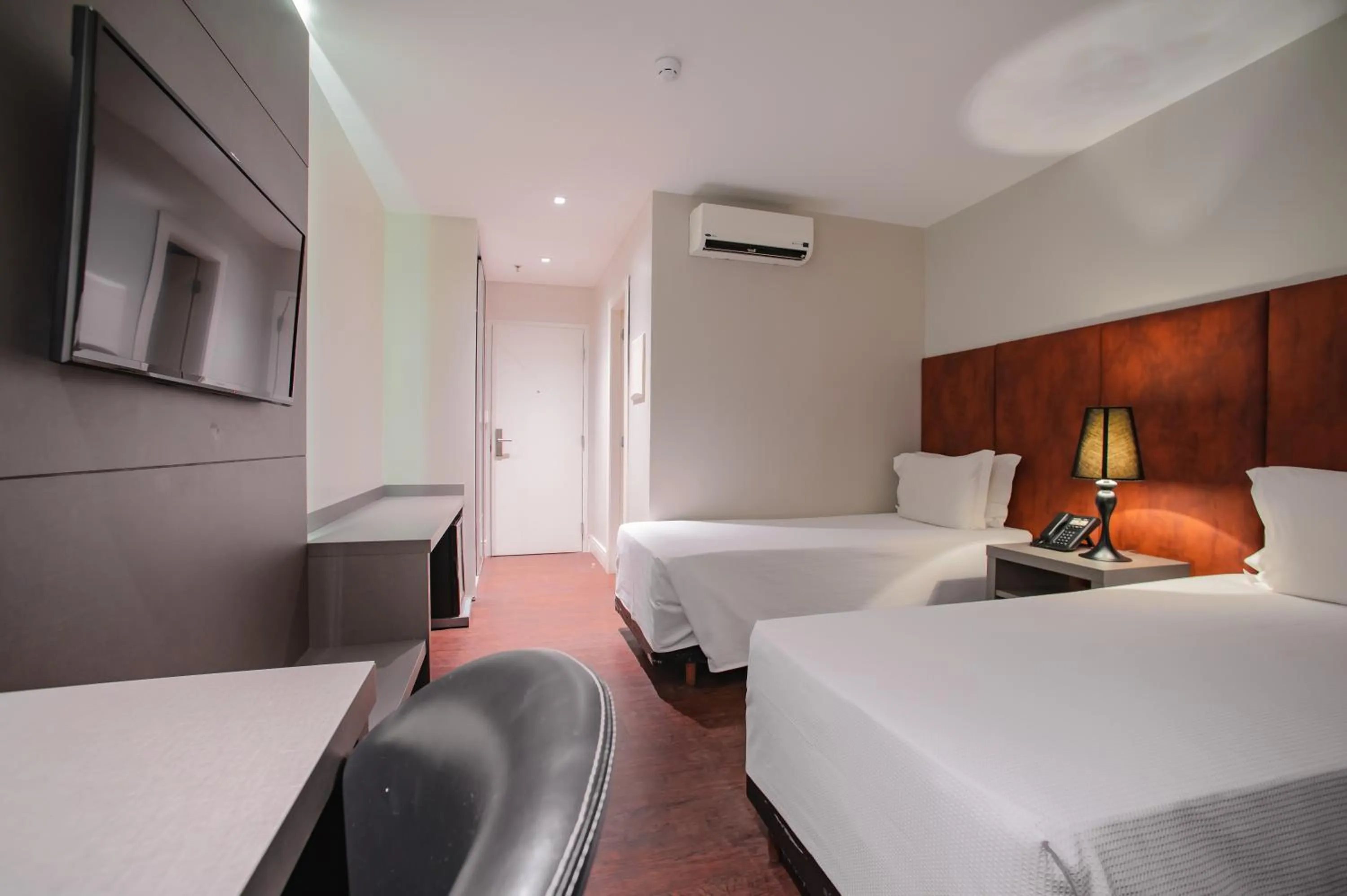 Bed in Brut by Slaviero Hotéis