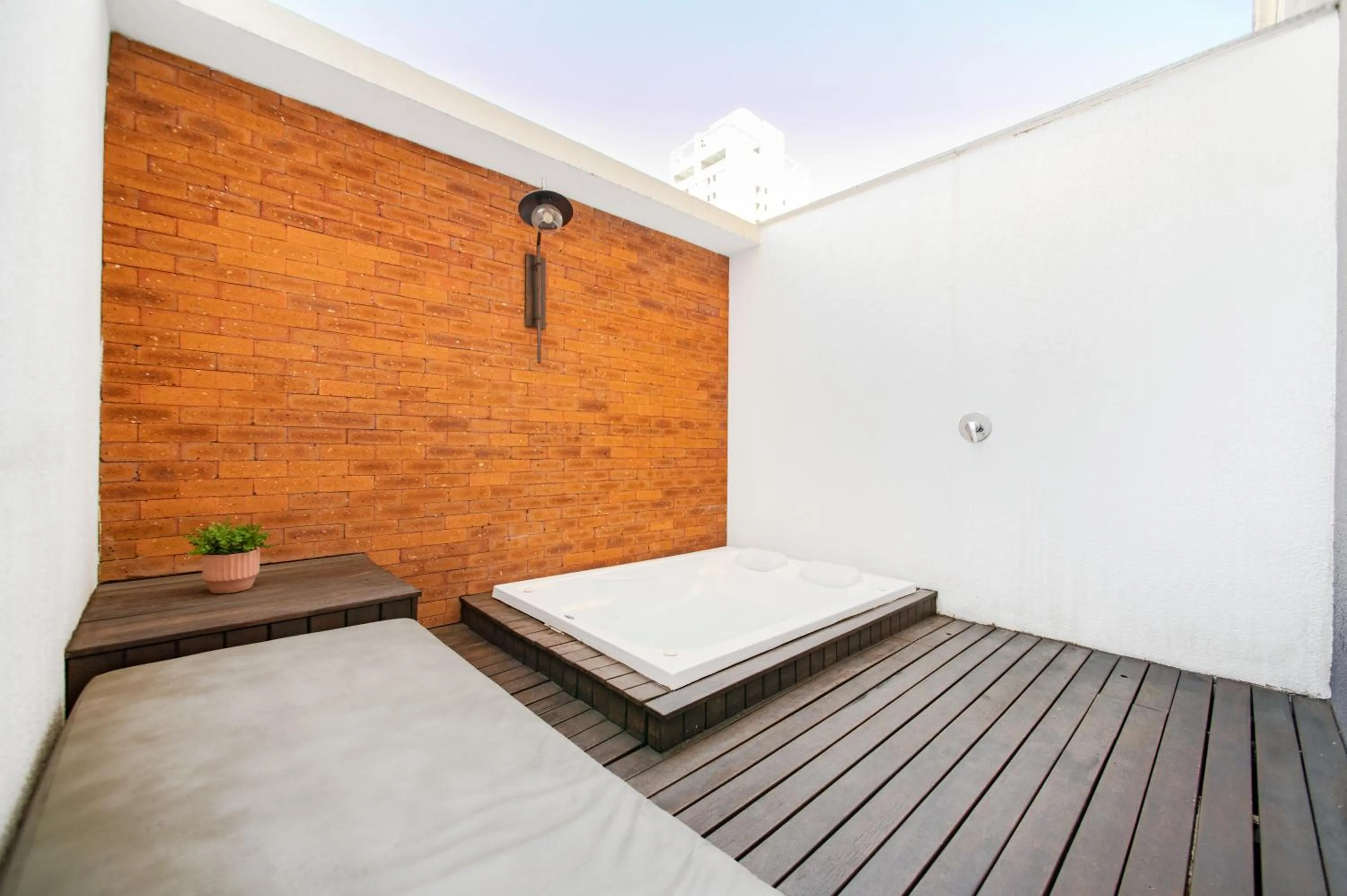 Patio, Bed in Brut by Slaviero Hotéis