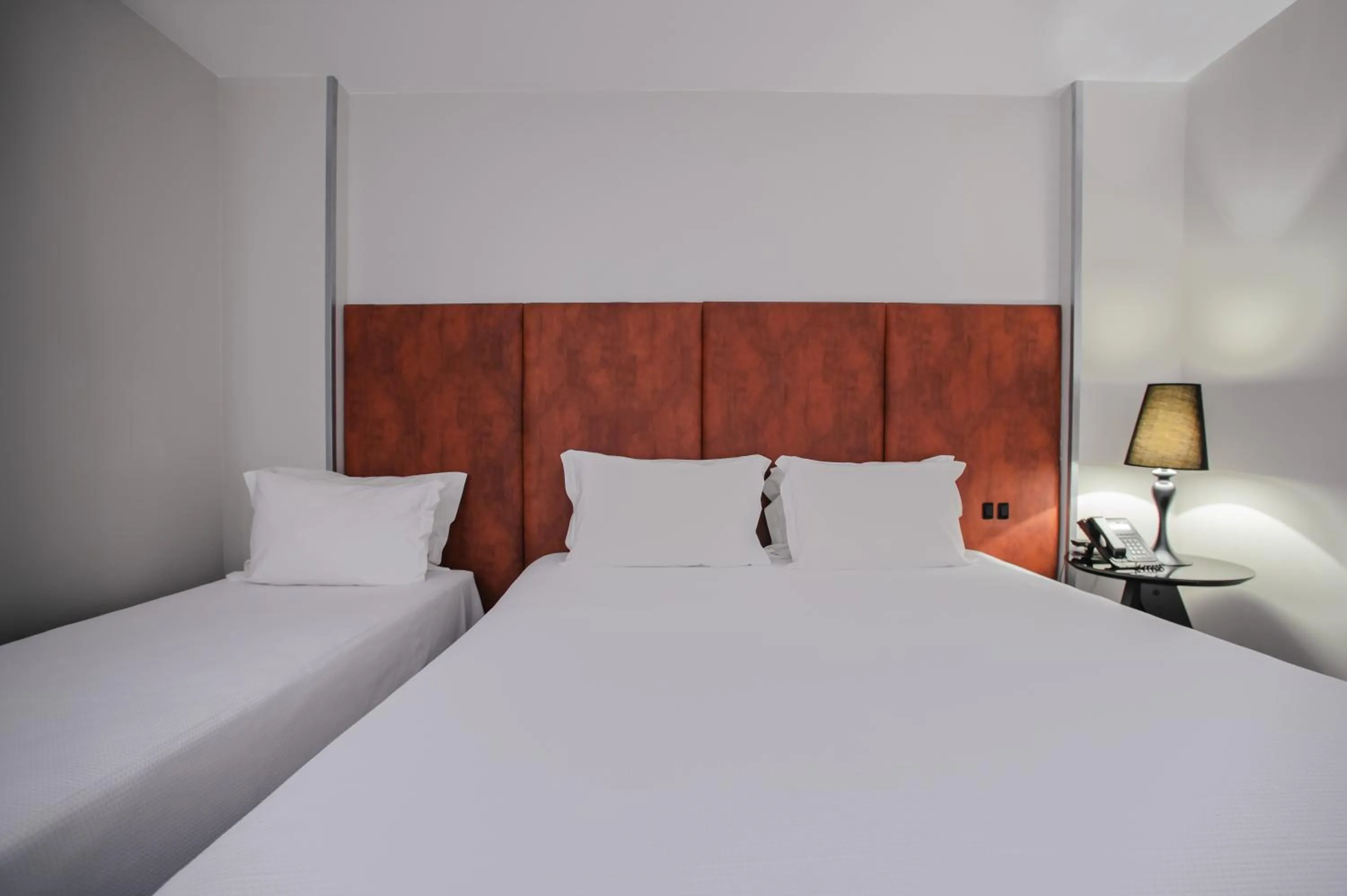 Bed in Brut by Slaviero Hotéis