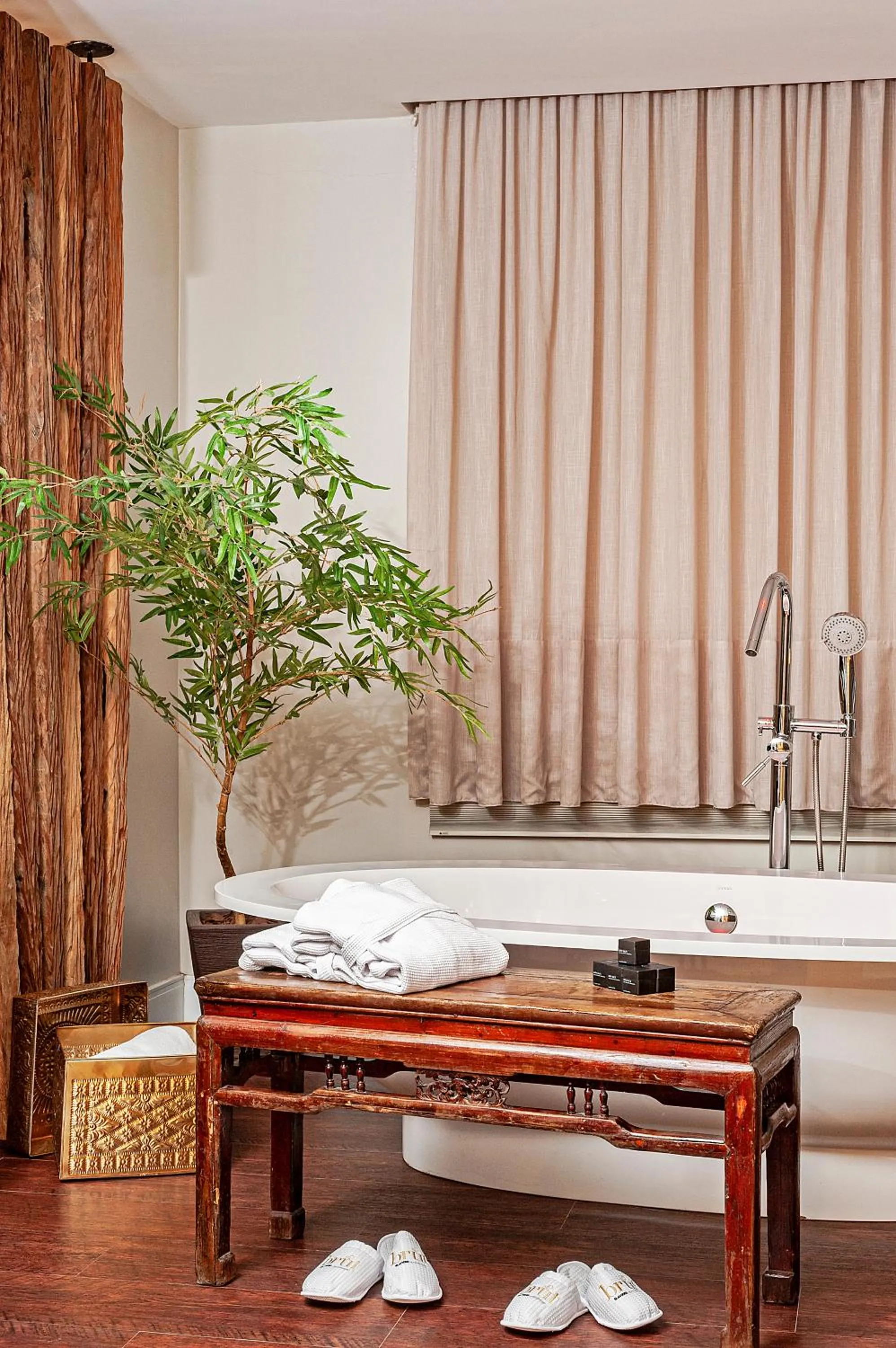 Bed in Brut by Slaviero Hotéis