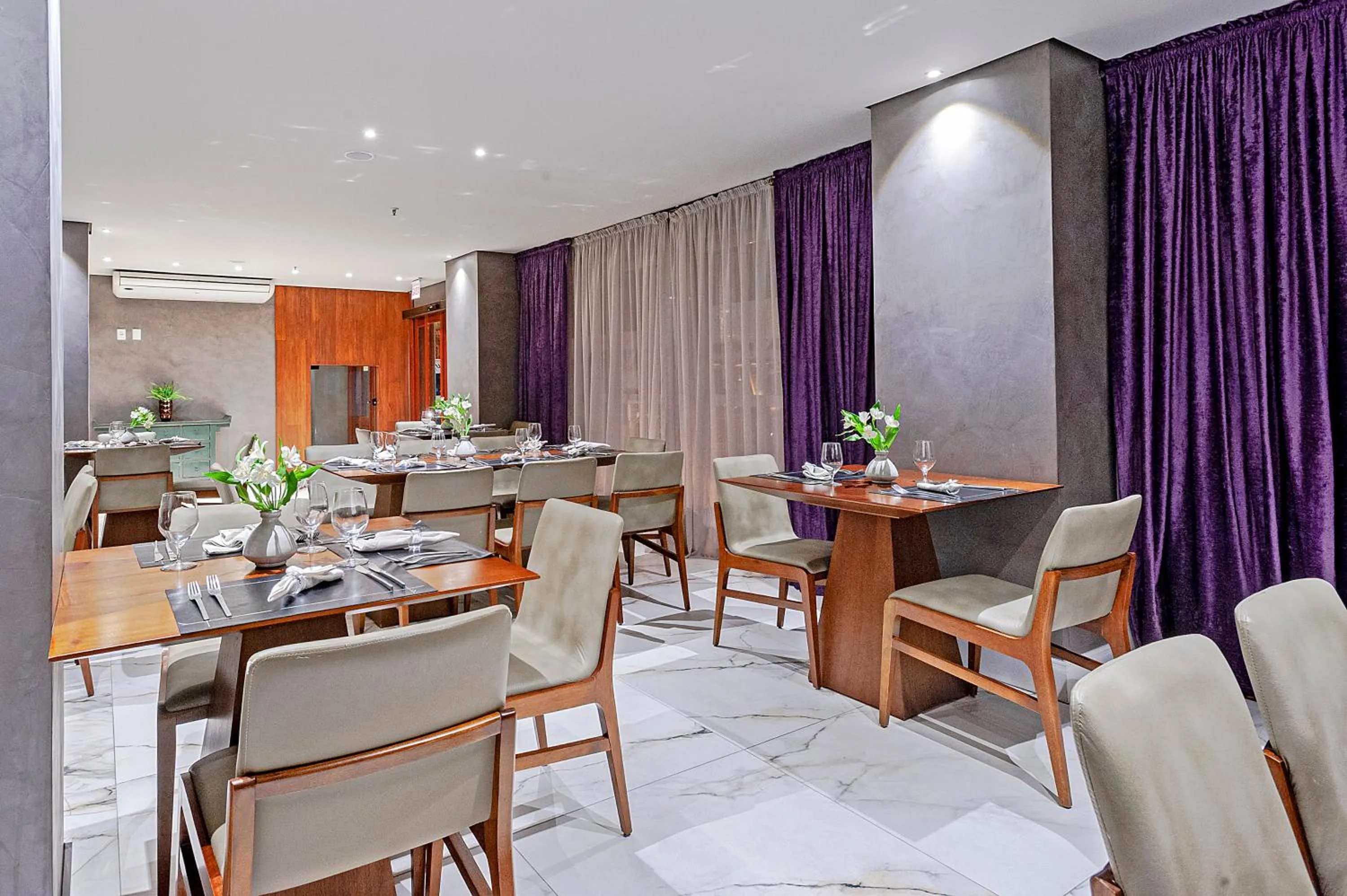 Restaurant/places to eat in Brut by Slaviero Hotéis