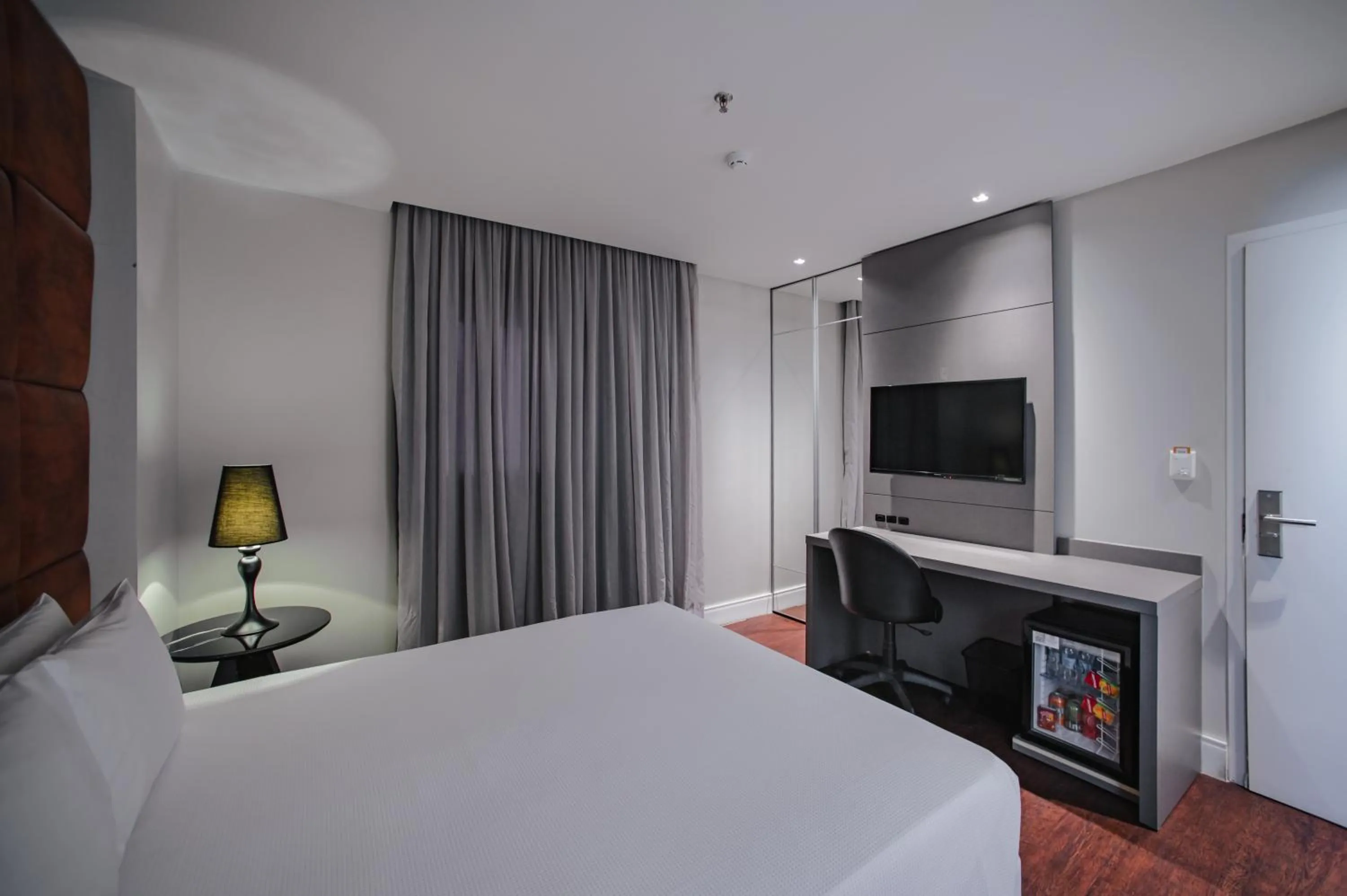 Bed in Brut by Slaviero Hotéis