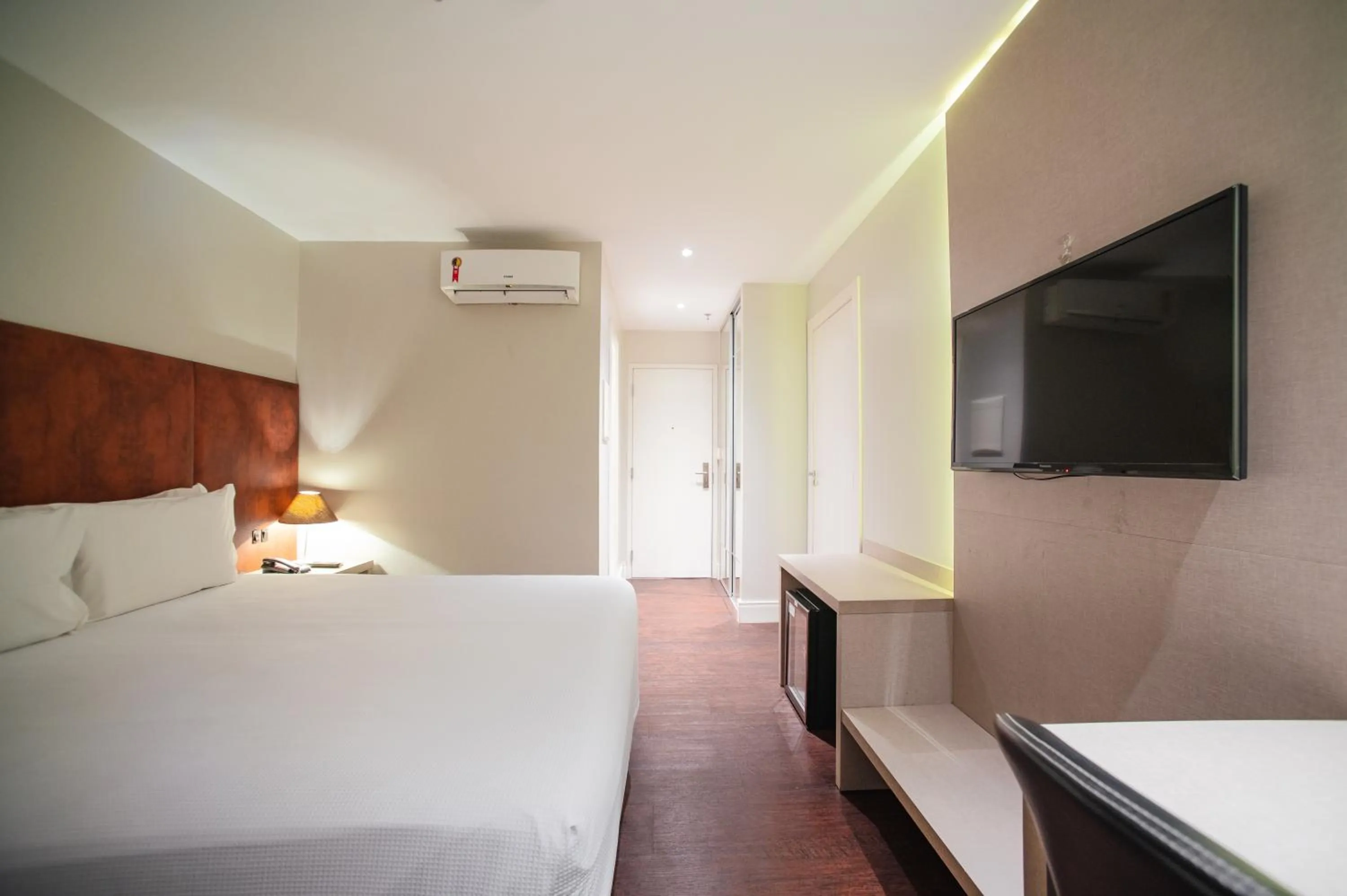 Bed in Brut by Slaviero Hotéis