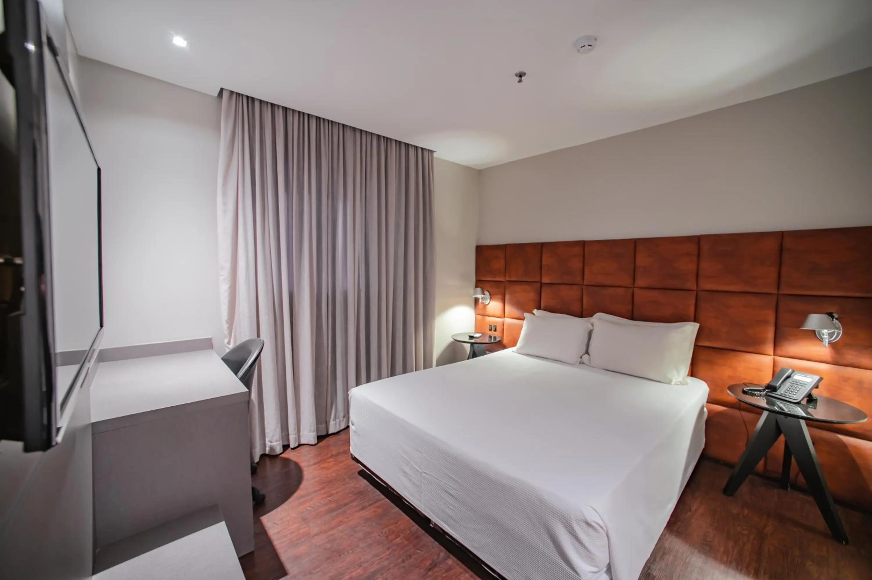 Bed in Brut by Slaviero Hotéis