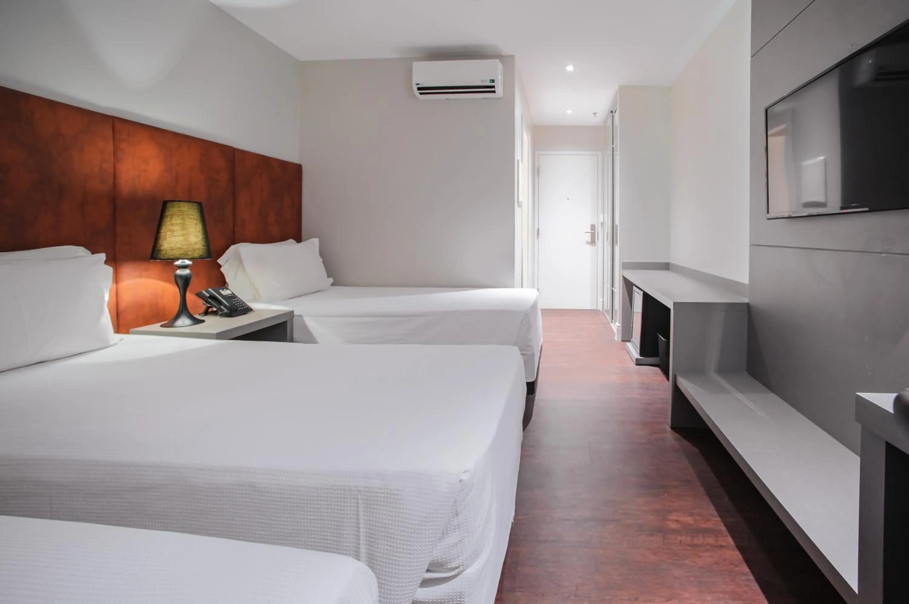 Bed in Brut by Slaviero Hotéis