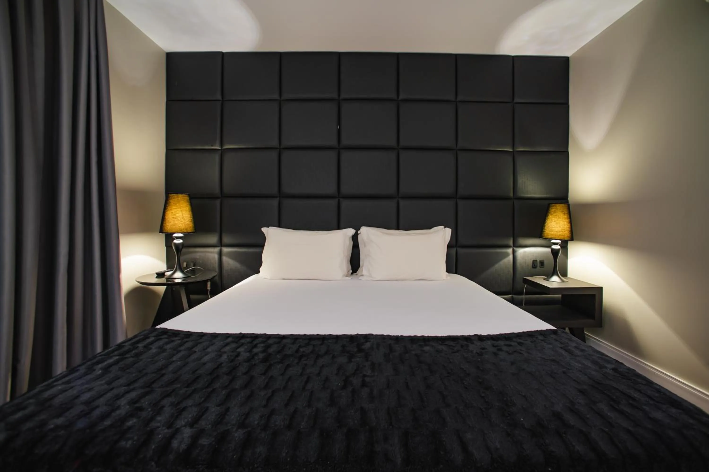 Bed in Brut by Slaviero Hotéis