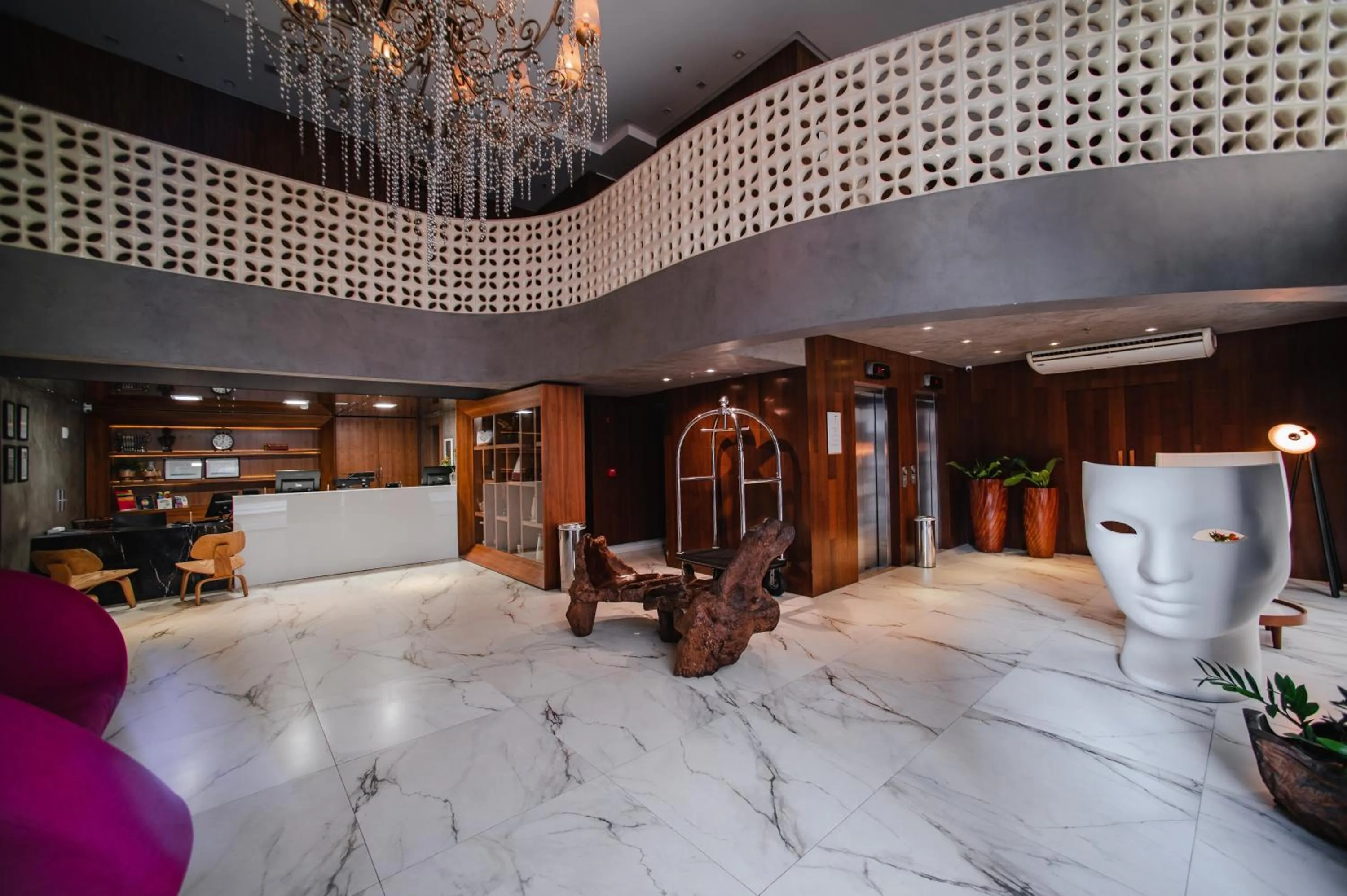 Lobby or reception in Brut by Slaviero Hotéis