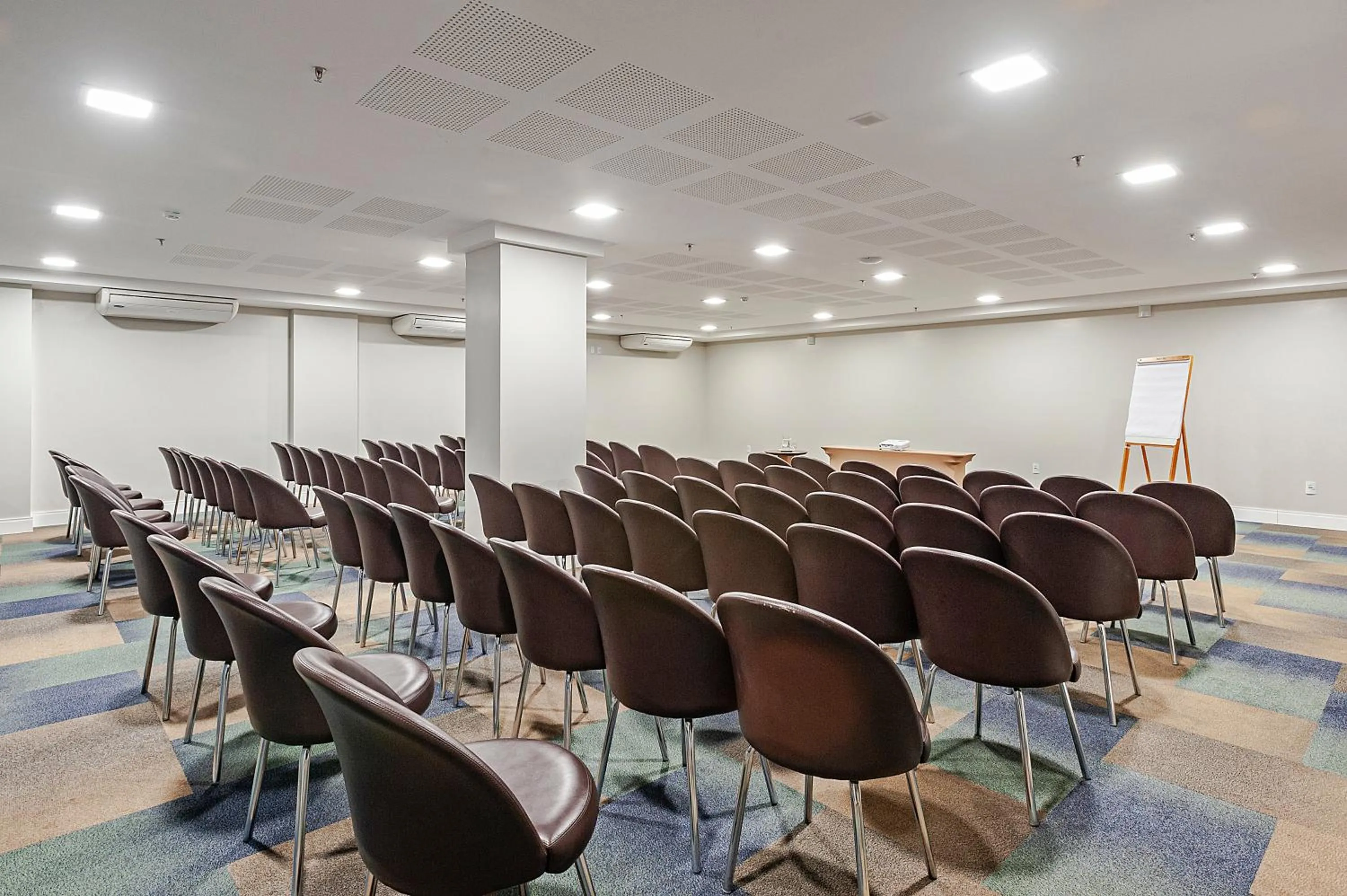 Meeting/conference room in Brut by Slaviero Hotéis