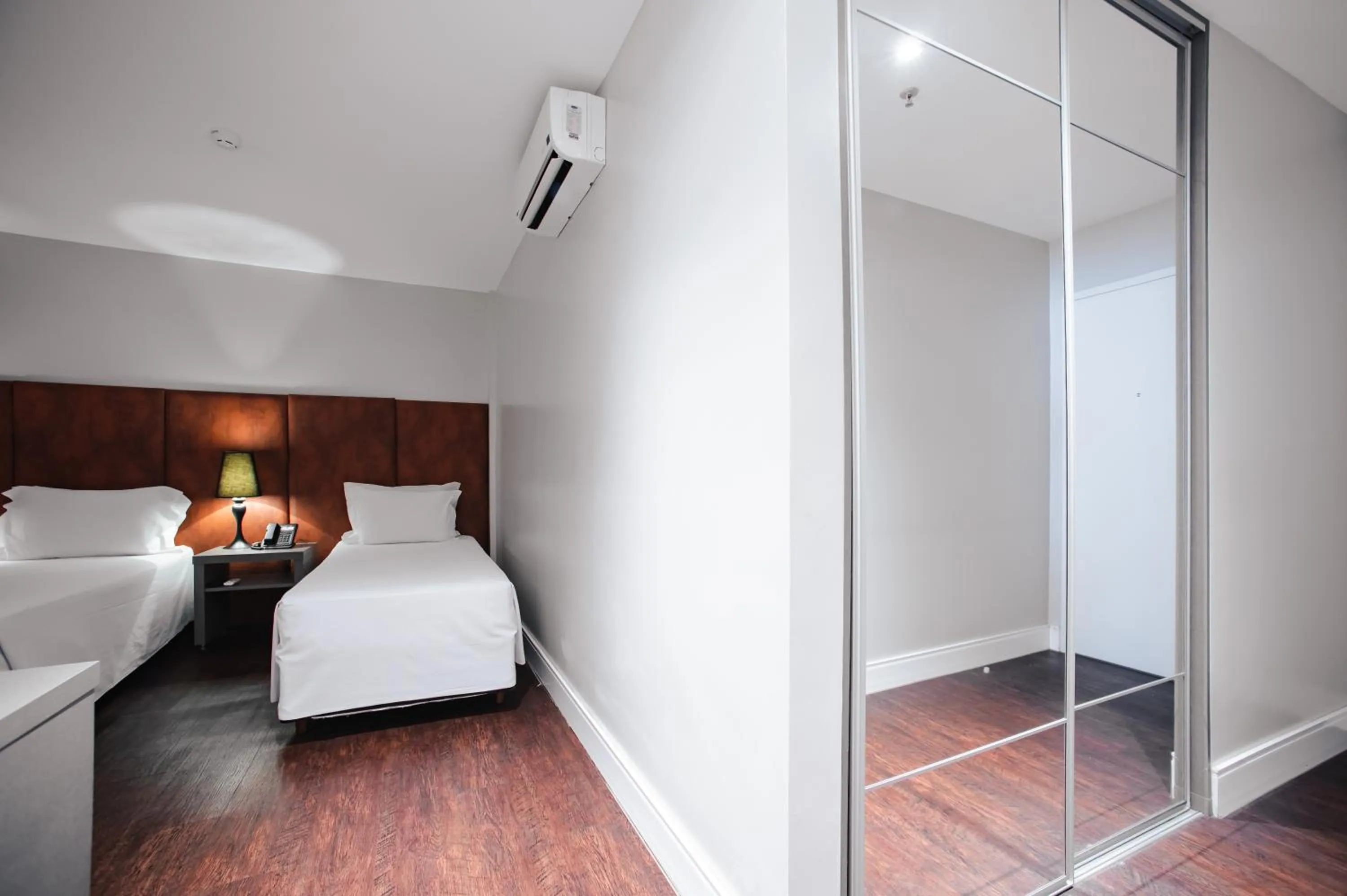 Bed in Brut by Slaviero Hotéis