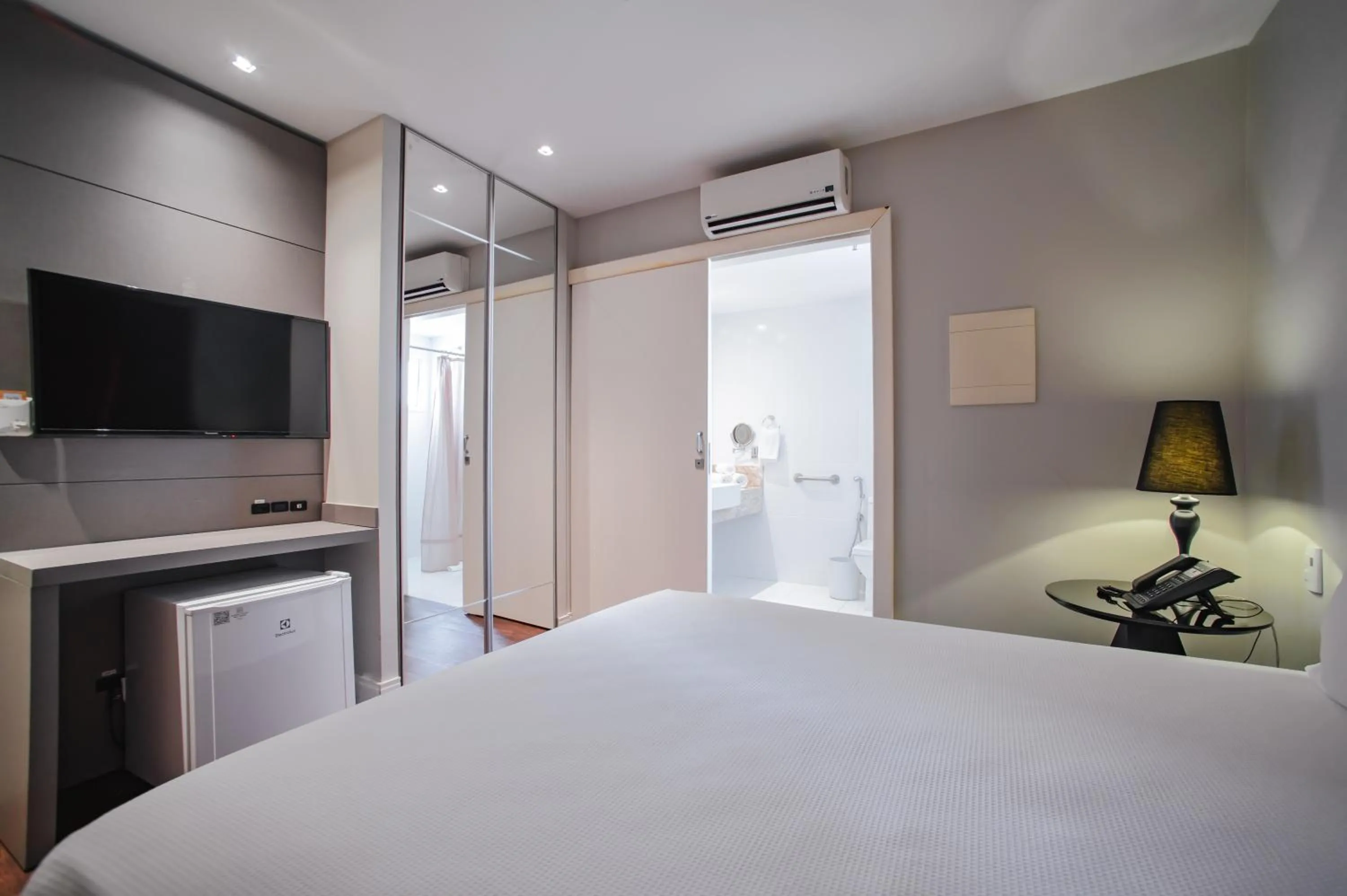 Bed in Brut by Slaviero Hotéis