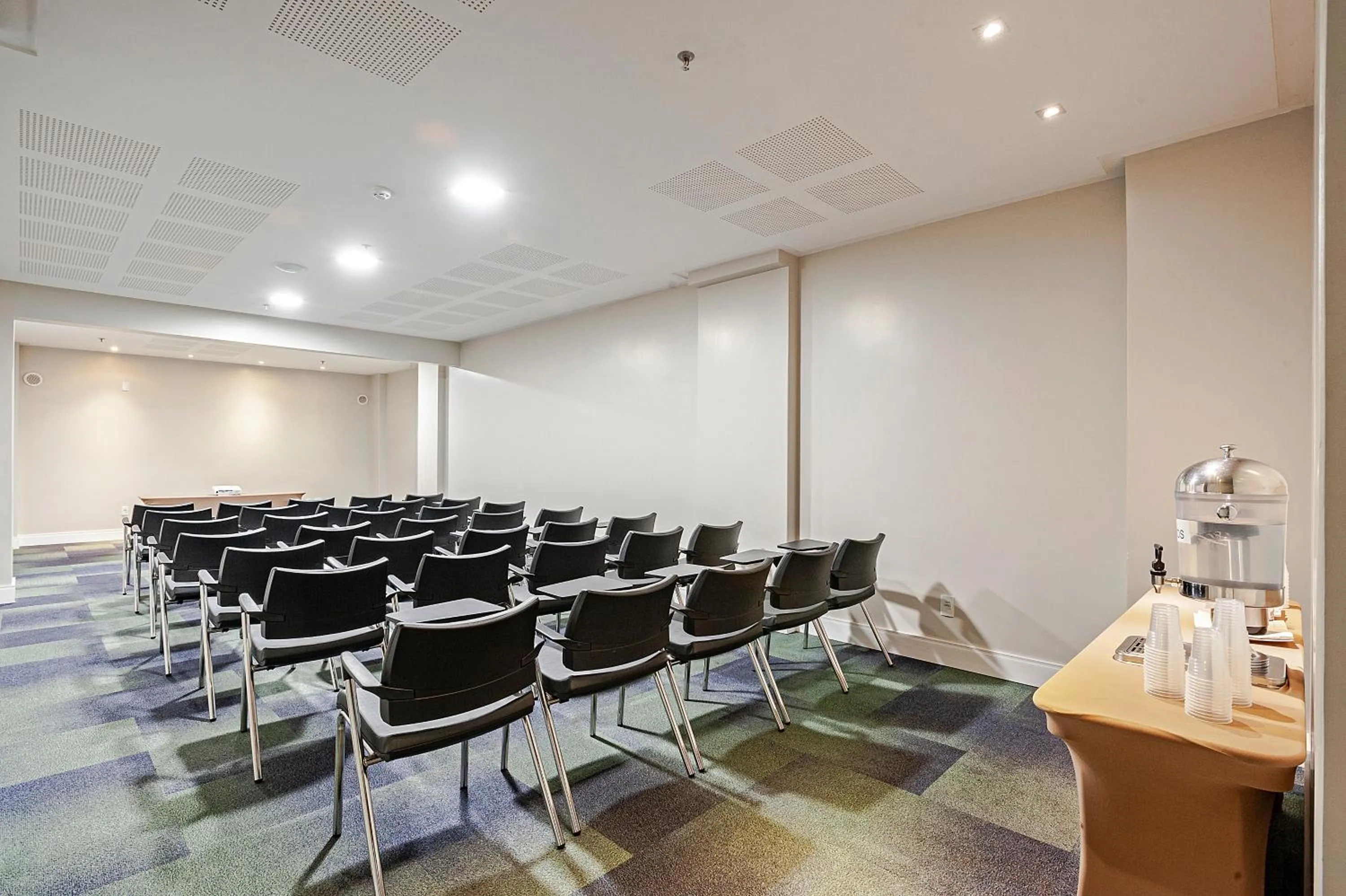 Meeting/conference room in Brut by Slaviero Hotéis