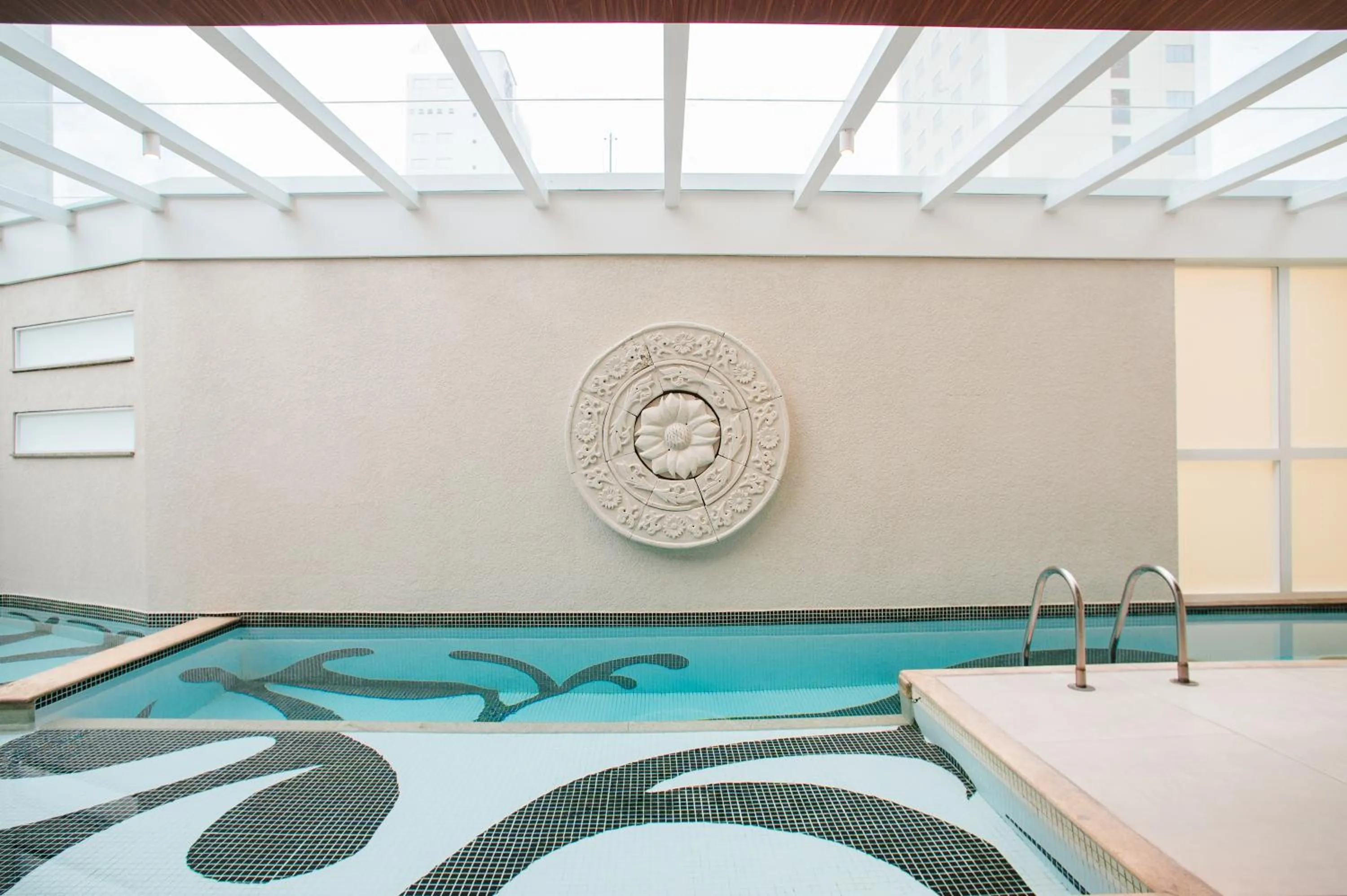 Pool view in Brut by Slaviero Hotéis