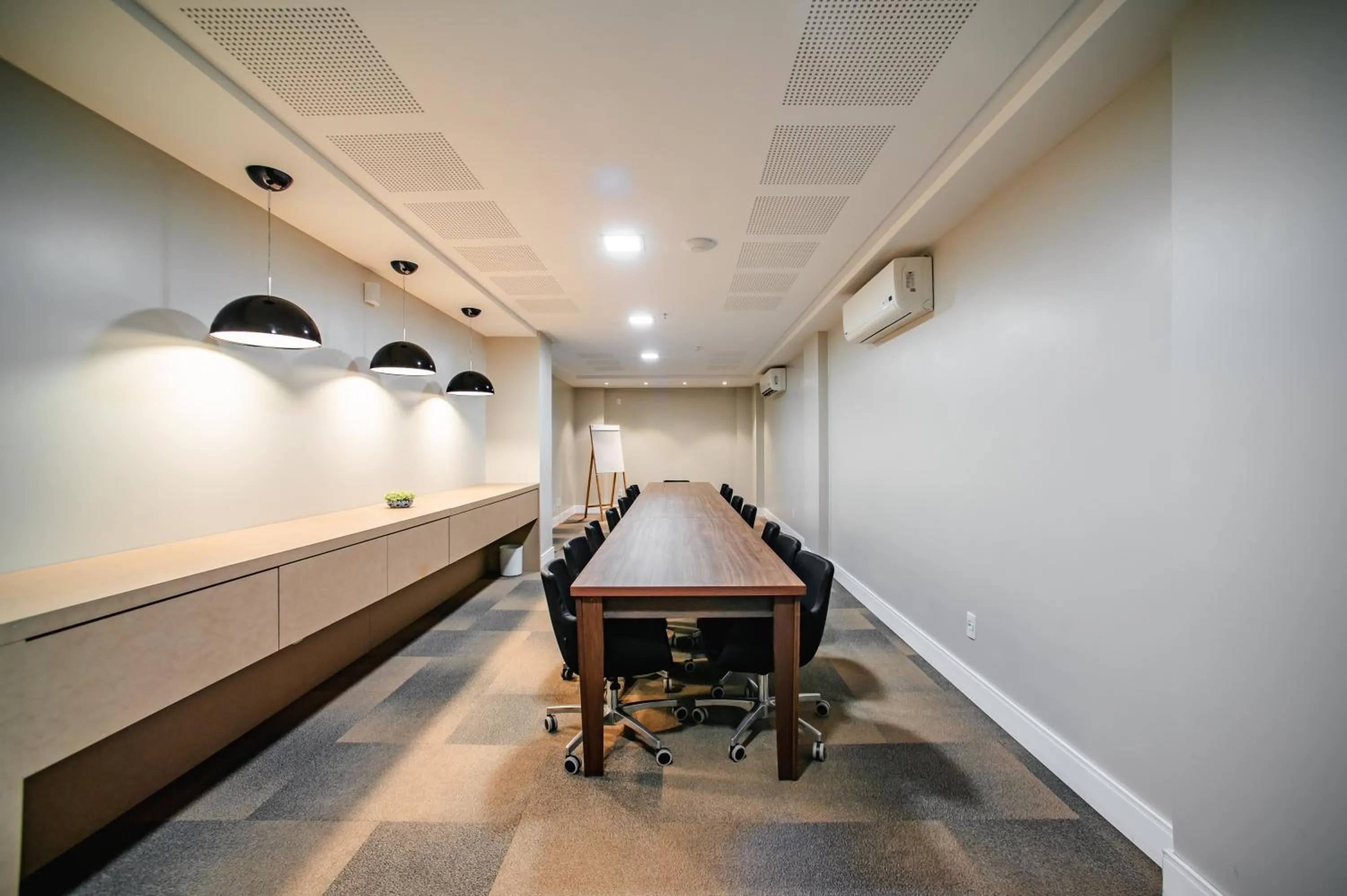 Meeting/conference room in Brut by Slaviero Hotéis