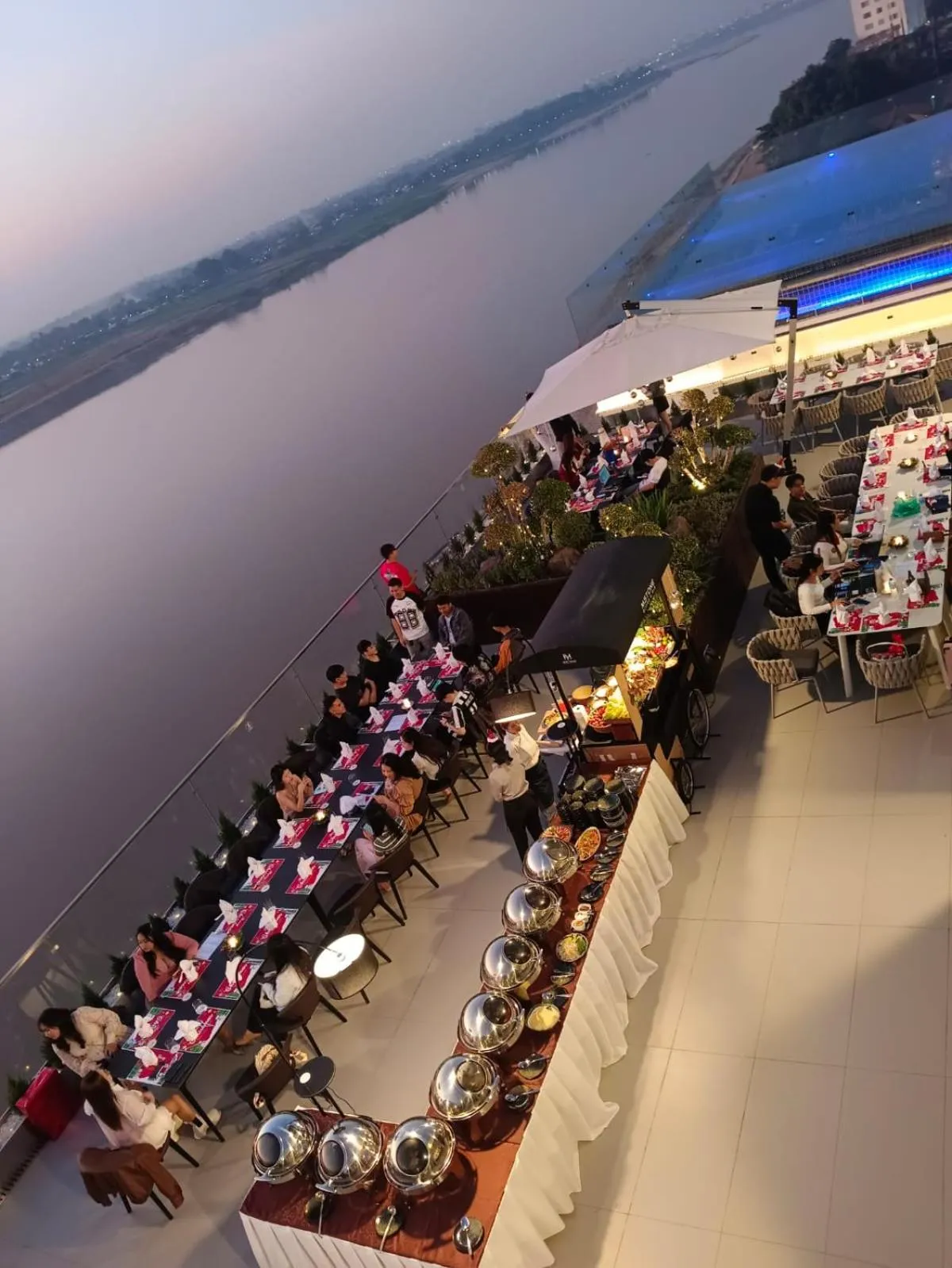 Restaurant/places to eat in One Riviera Hotel and Residences