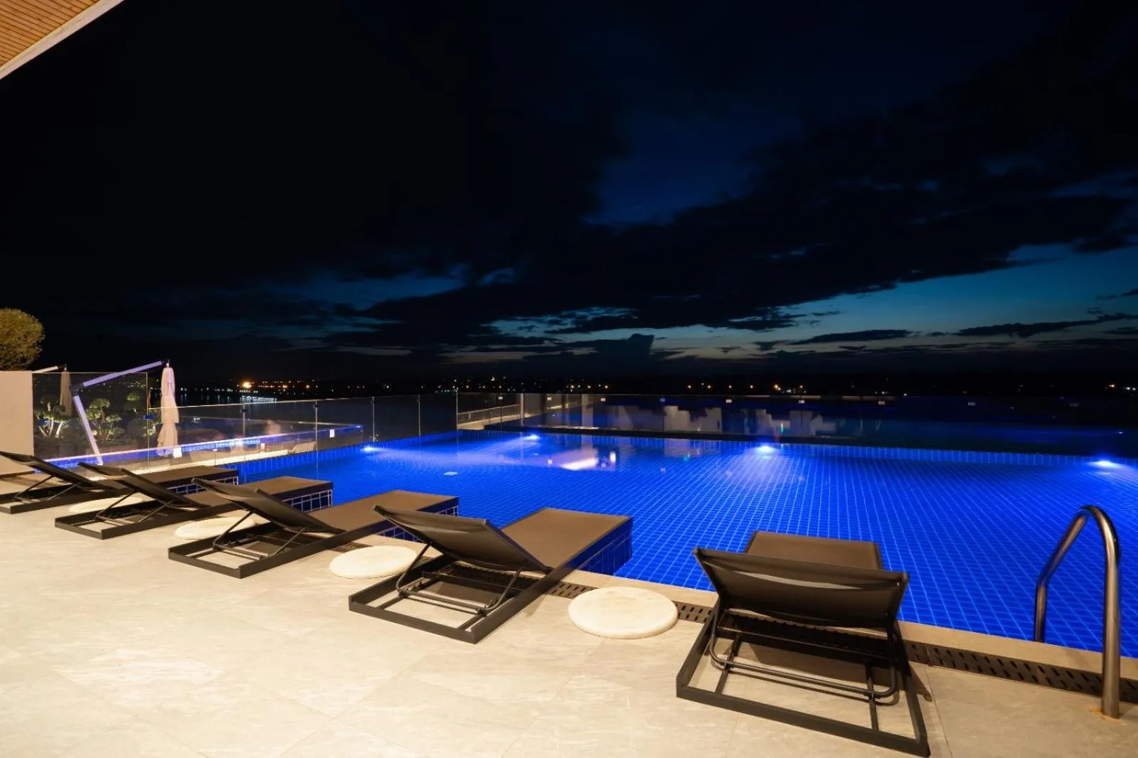 Swimming pool in One Riviera Hotel and Residences