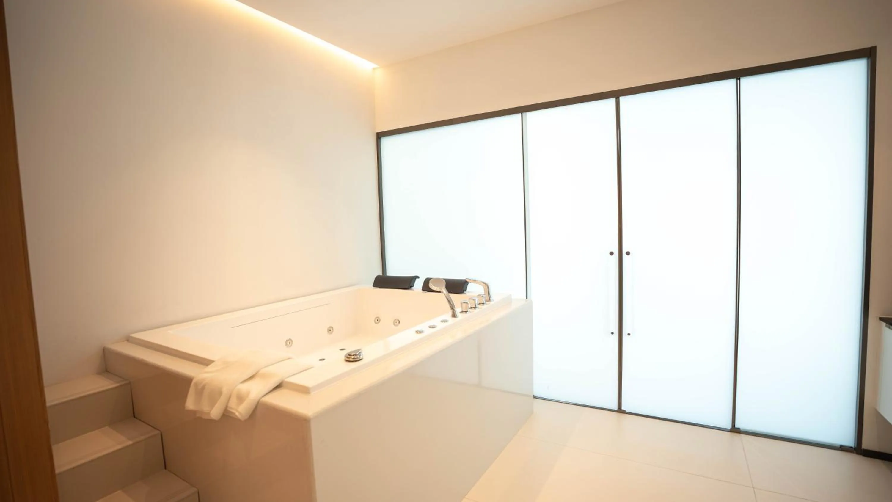 Hot Tub in One Riviera Hotel and Residences