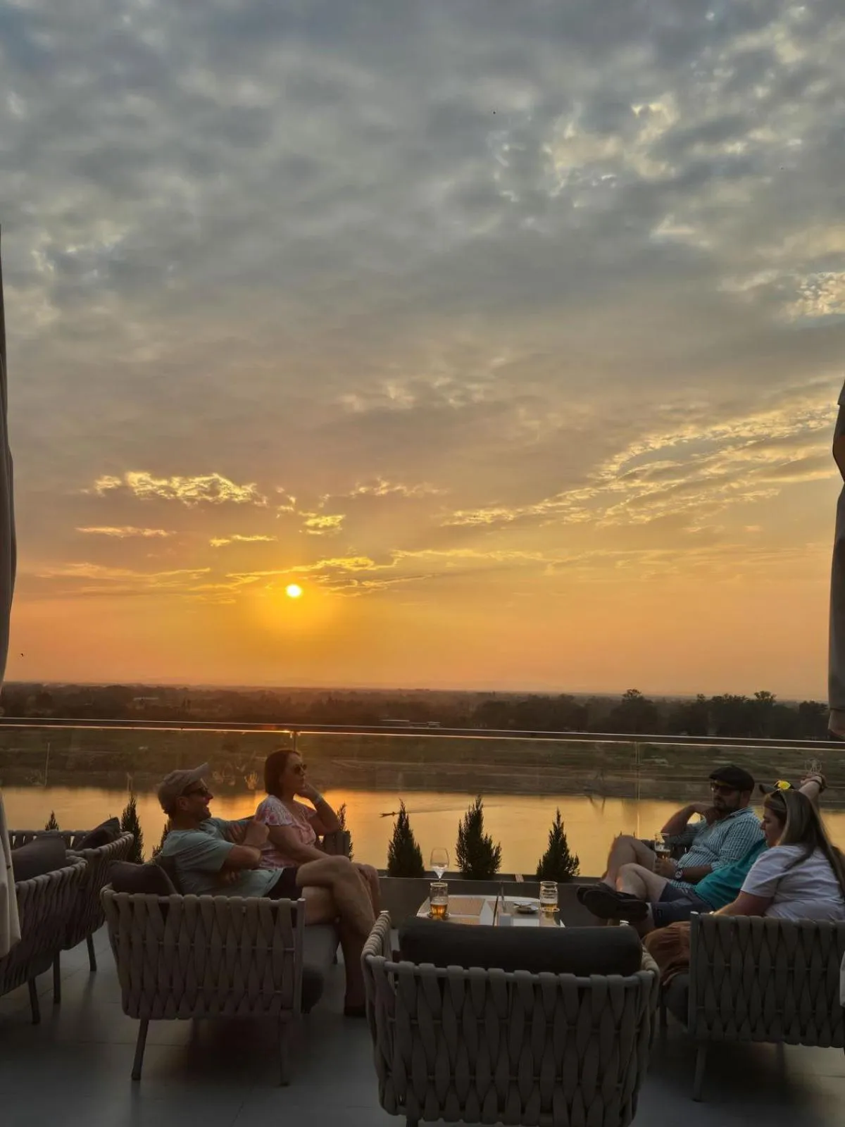 Restaurant/places to eat in One Riviera Hotel and Residences