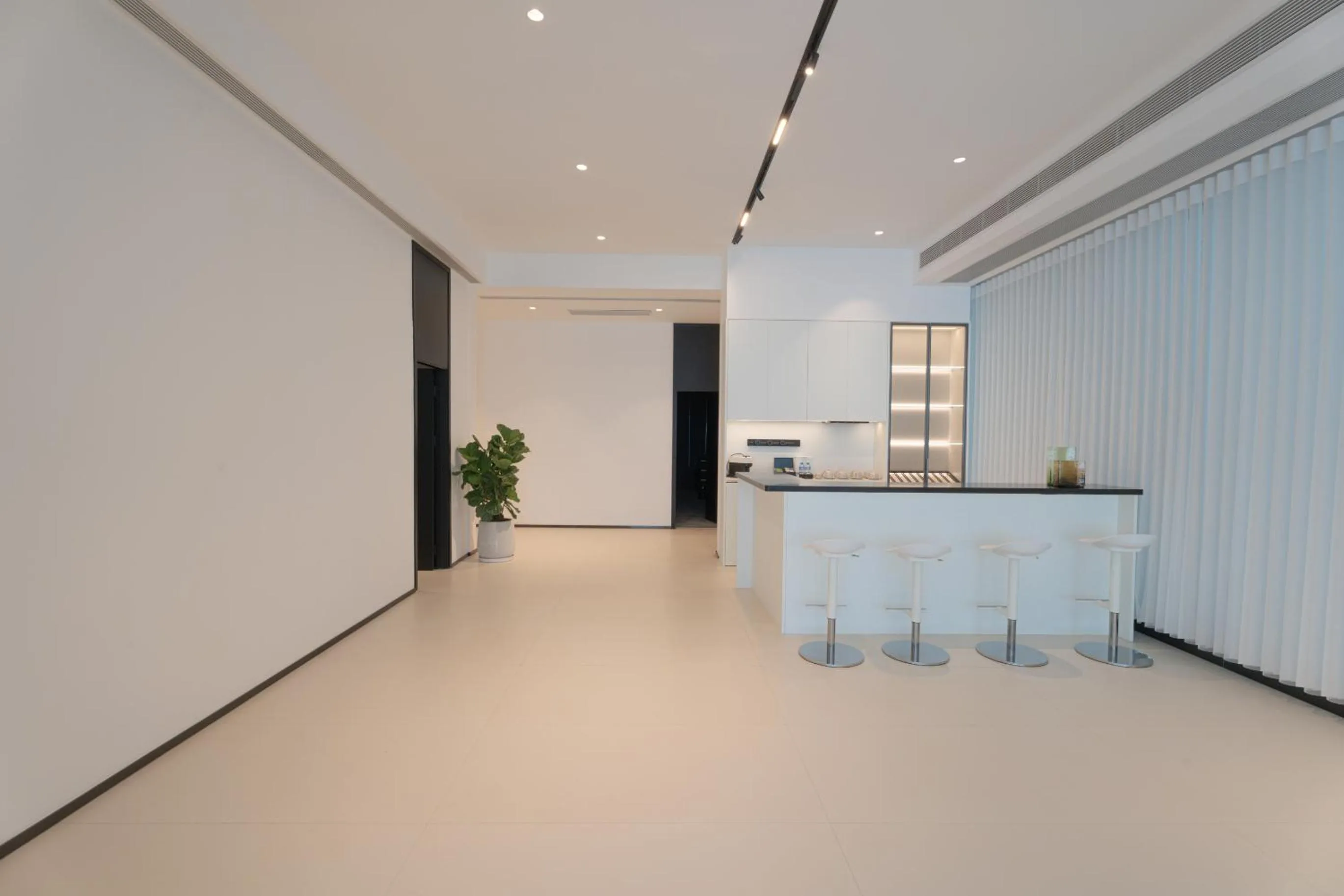 Lounge or bar in One Riviera Hotel and Residences