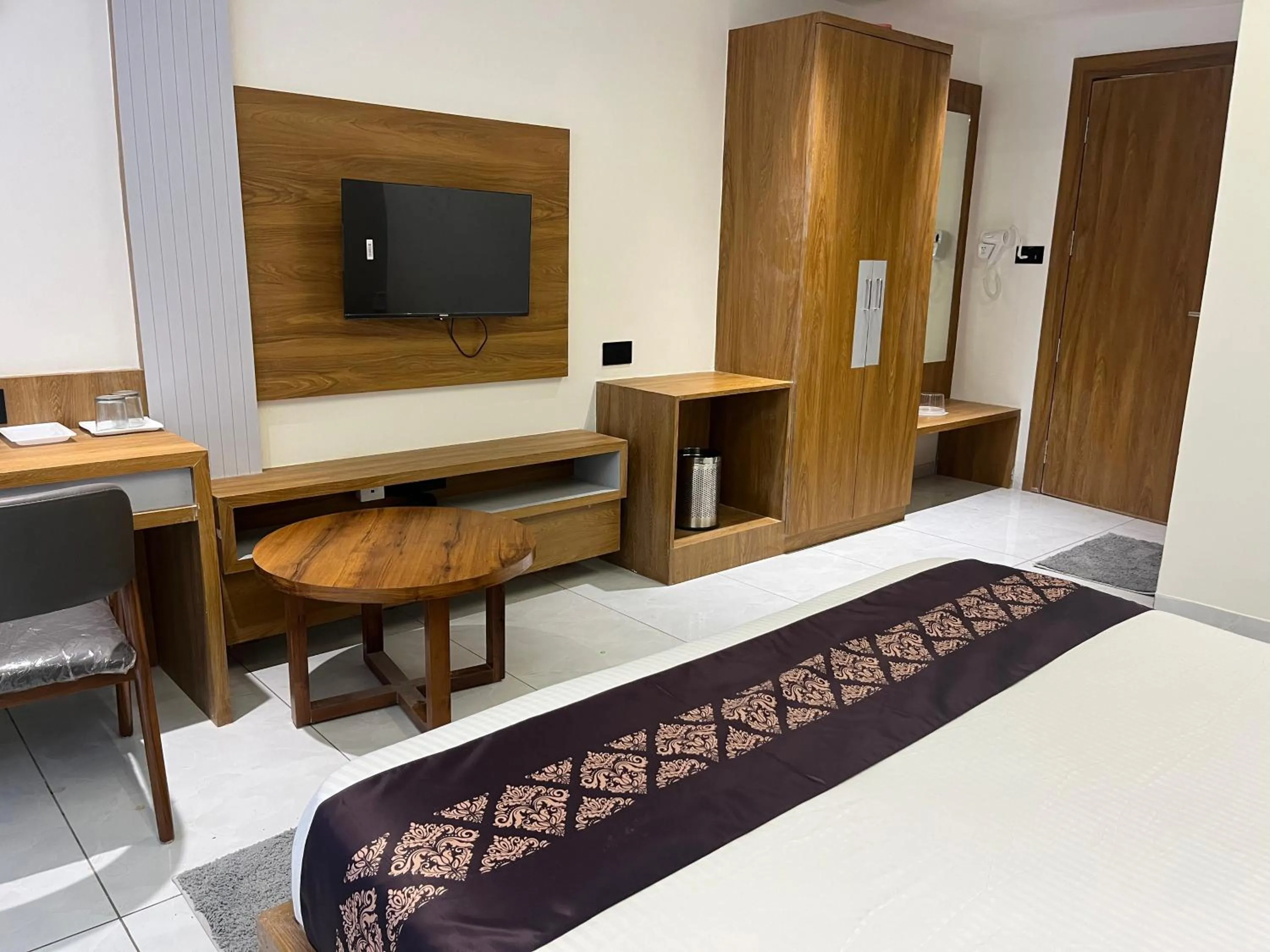 TV and multimedia, Bed in Hotel Royal Empire