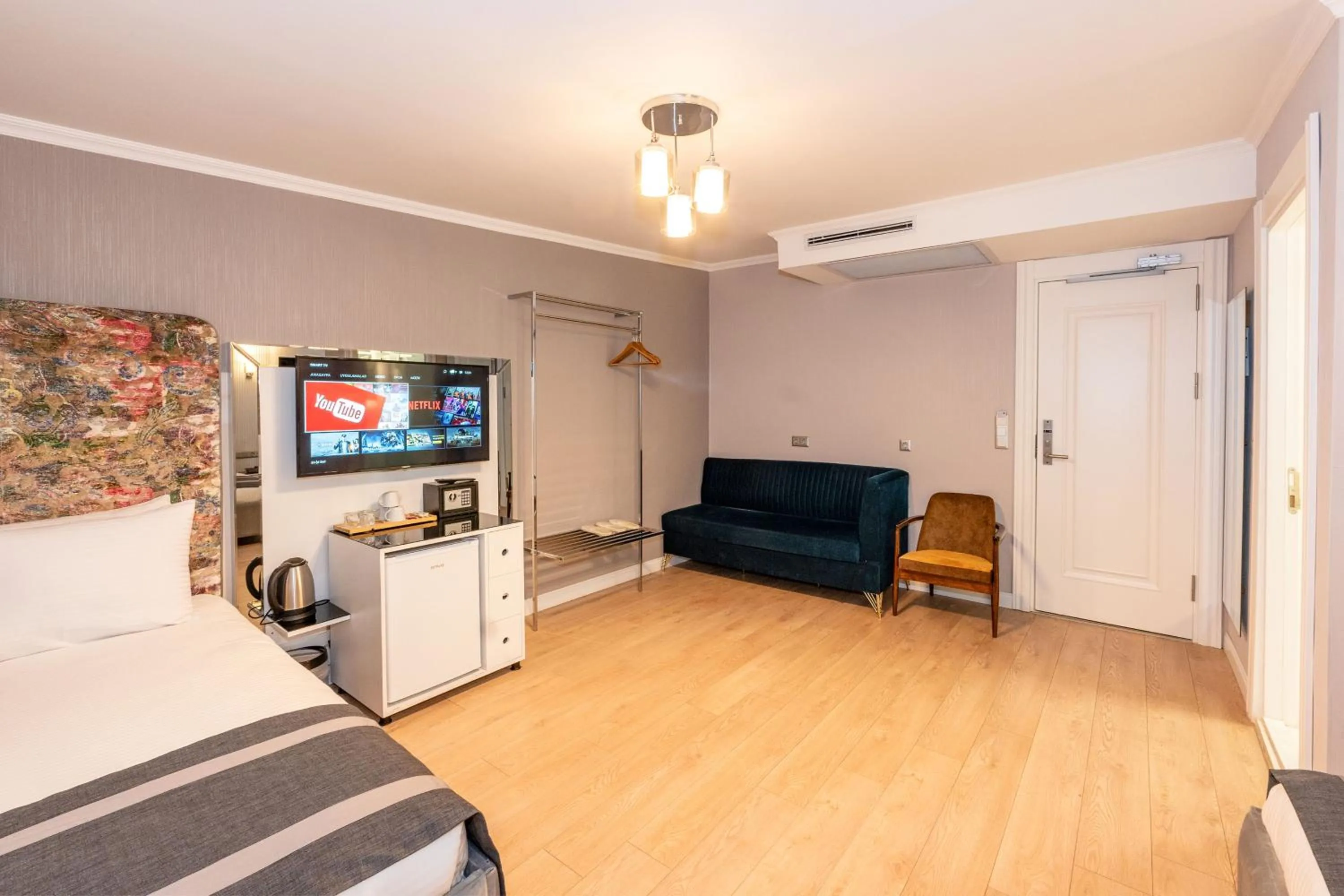 Living room, Bed in The Now Hotel