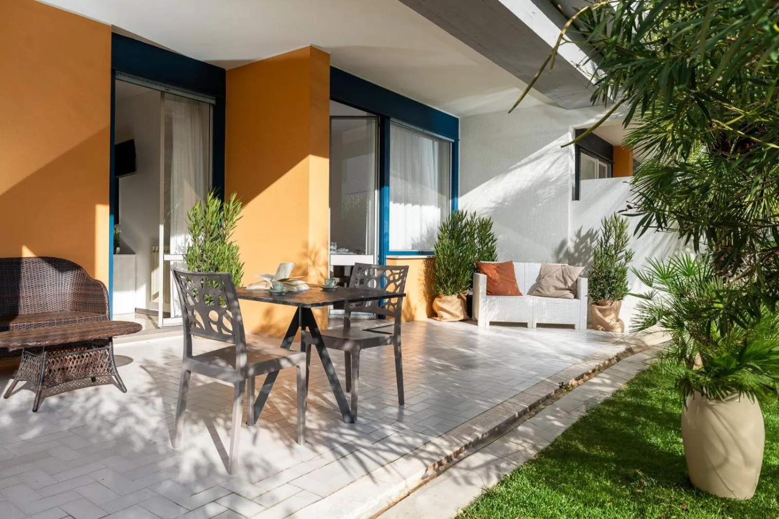 Property building in Hotel Club La Villa