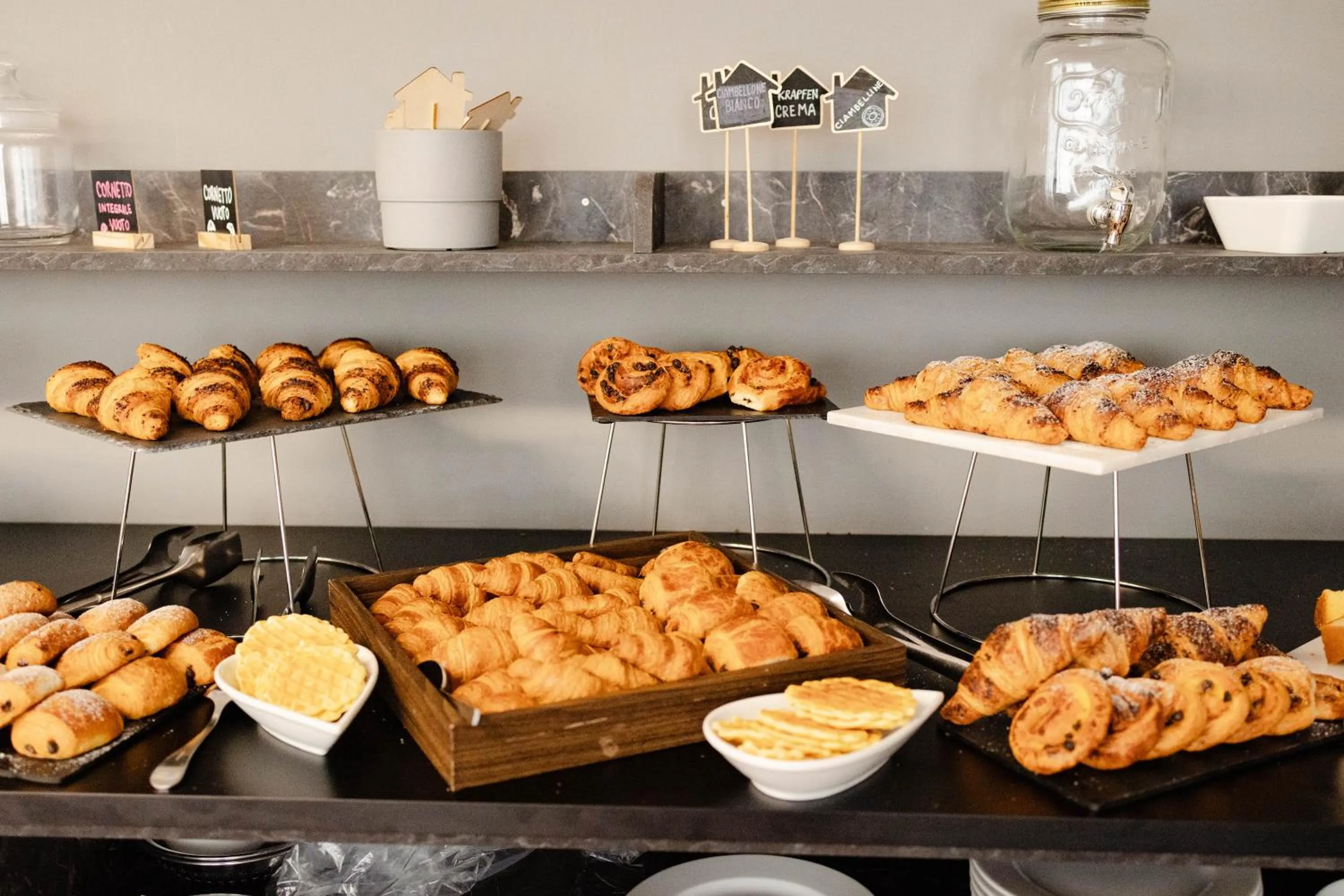 Food and drinks in Hotel Club La Villa