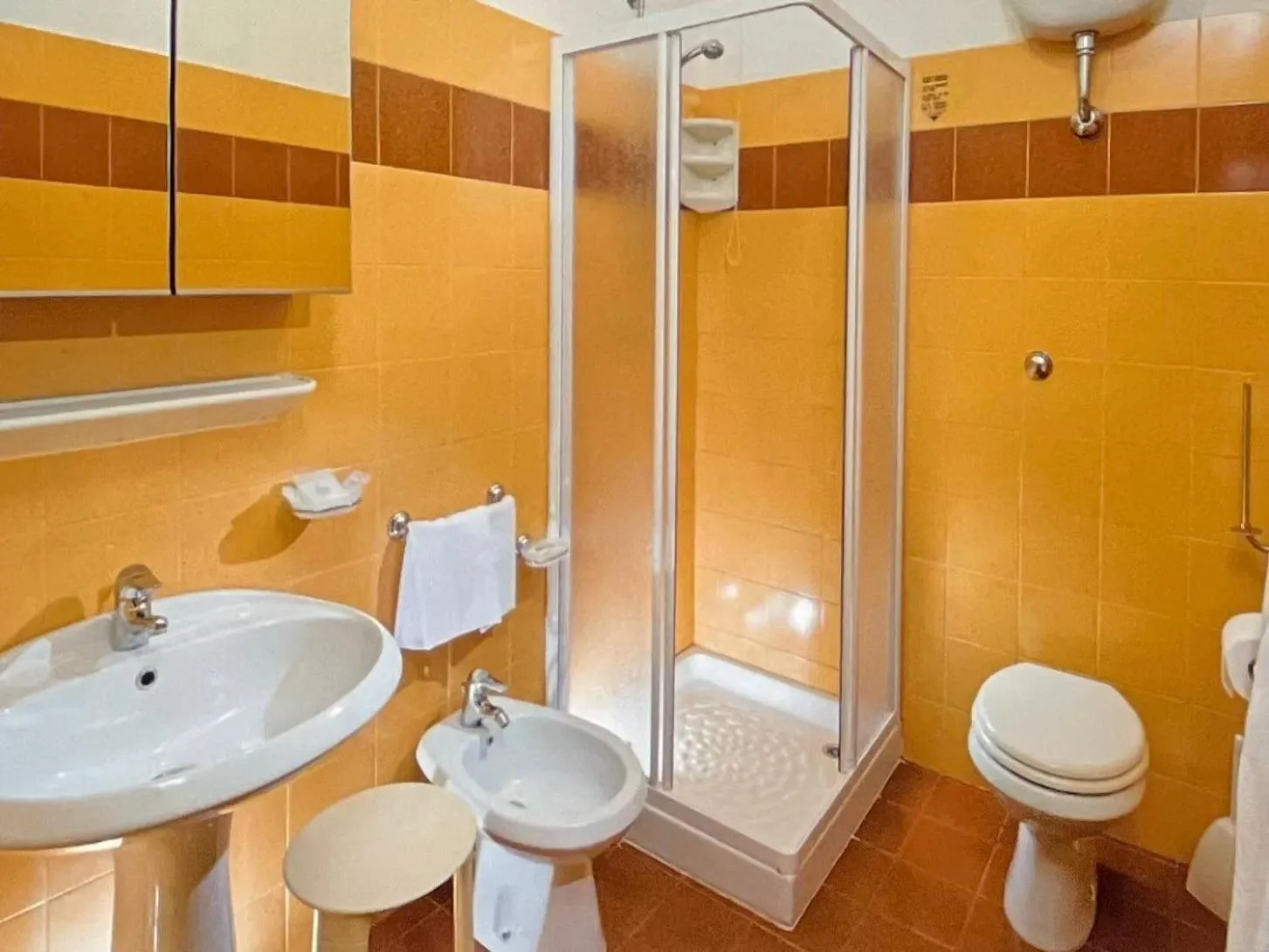 Shower in Hotel Club La Villa