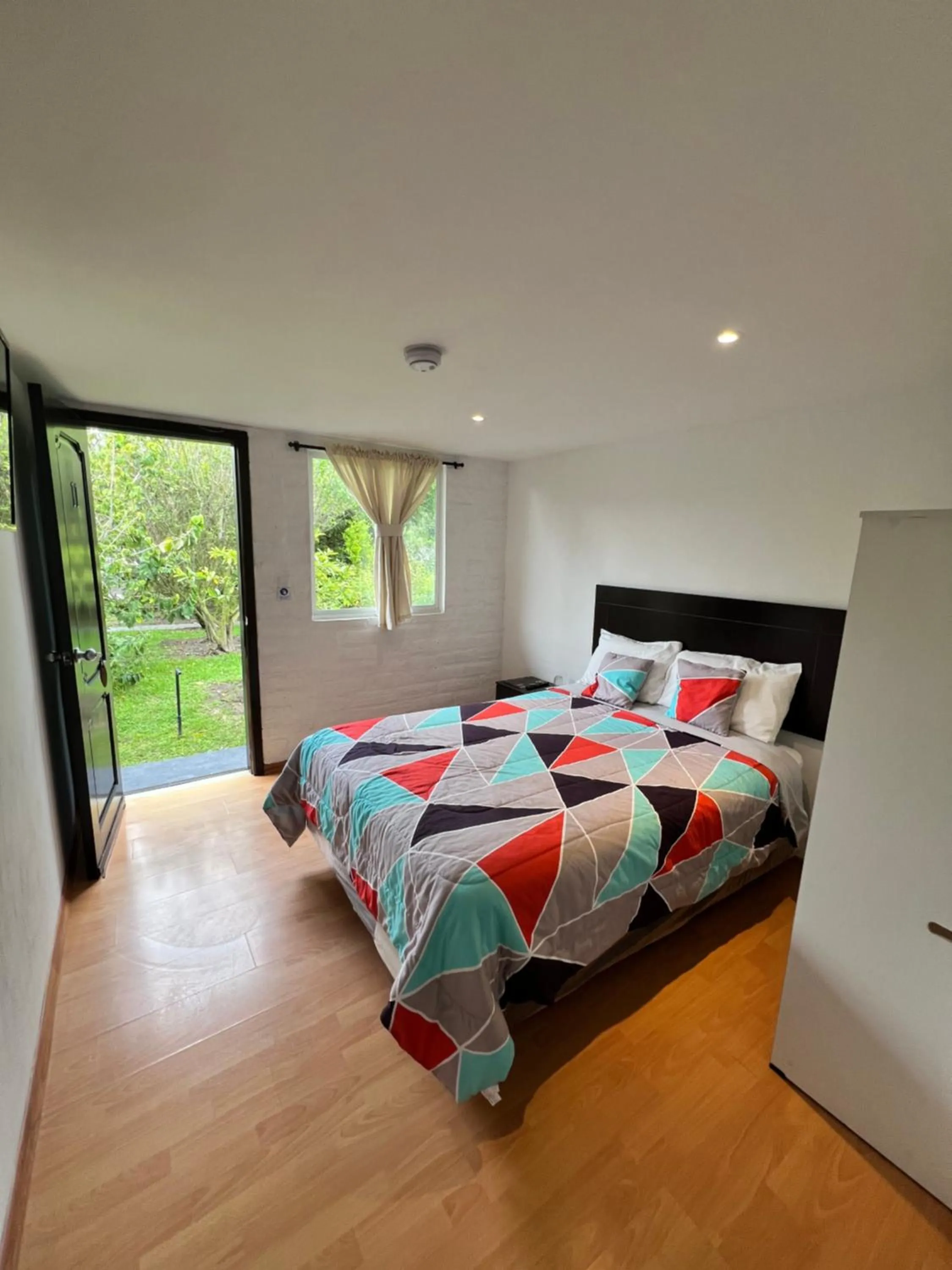 Single Room with Bathroom in Springhills Quito Airport