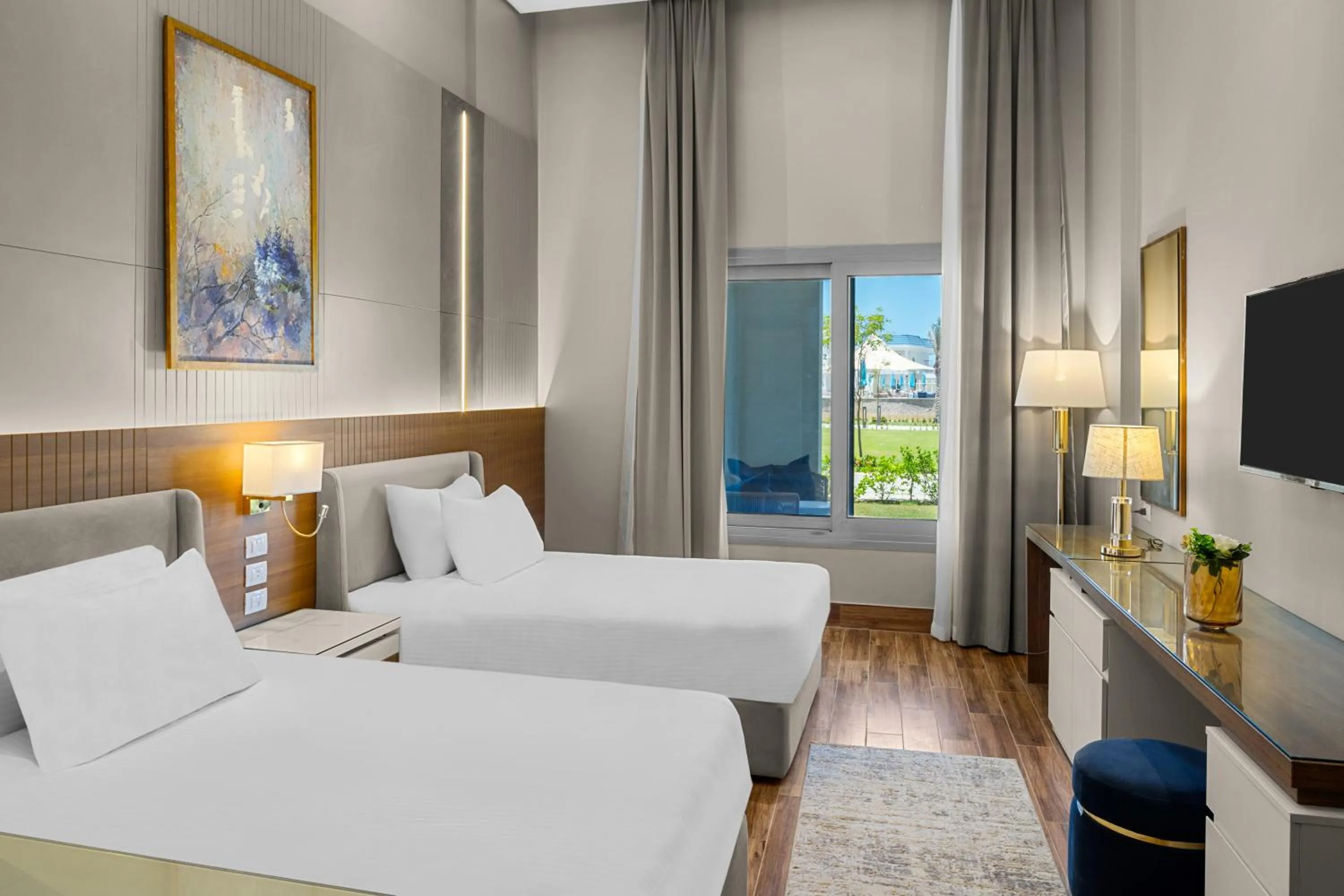 Bedroom, Bed in Crystal Lotus Luxury Palace - By Pickalbatros